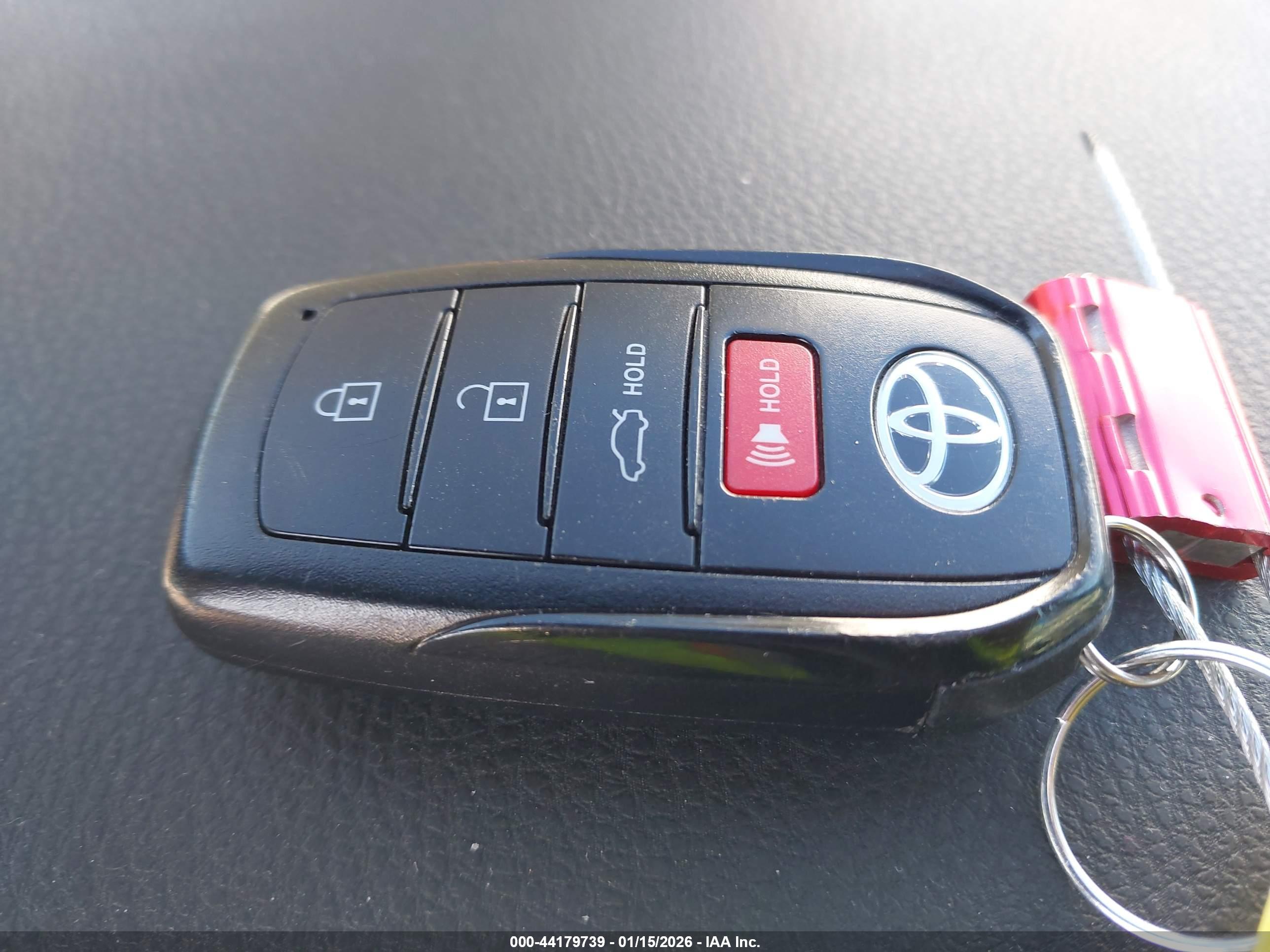 TOYOTA CAMRY image 11