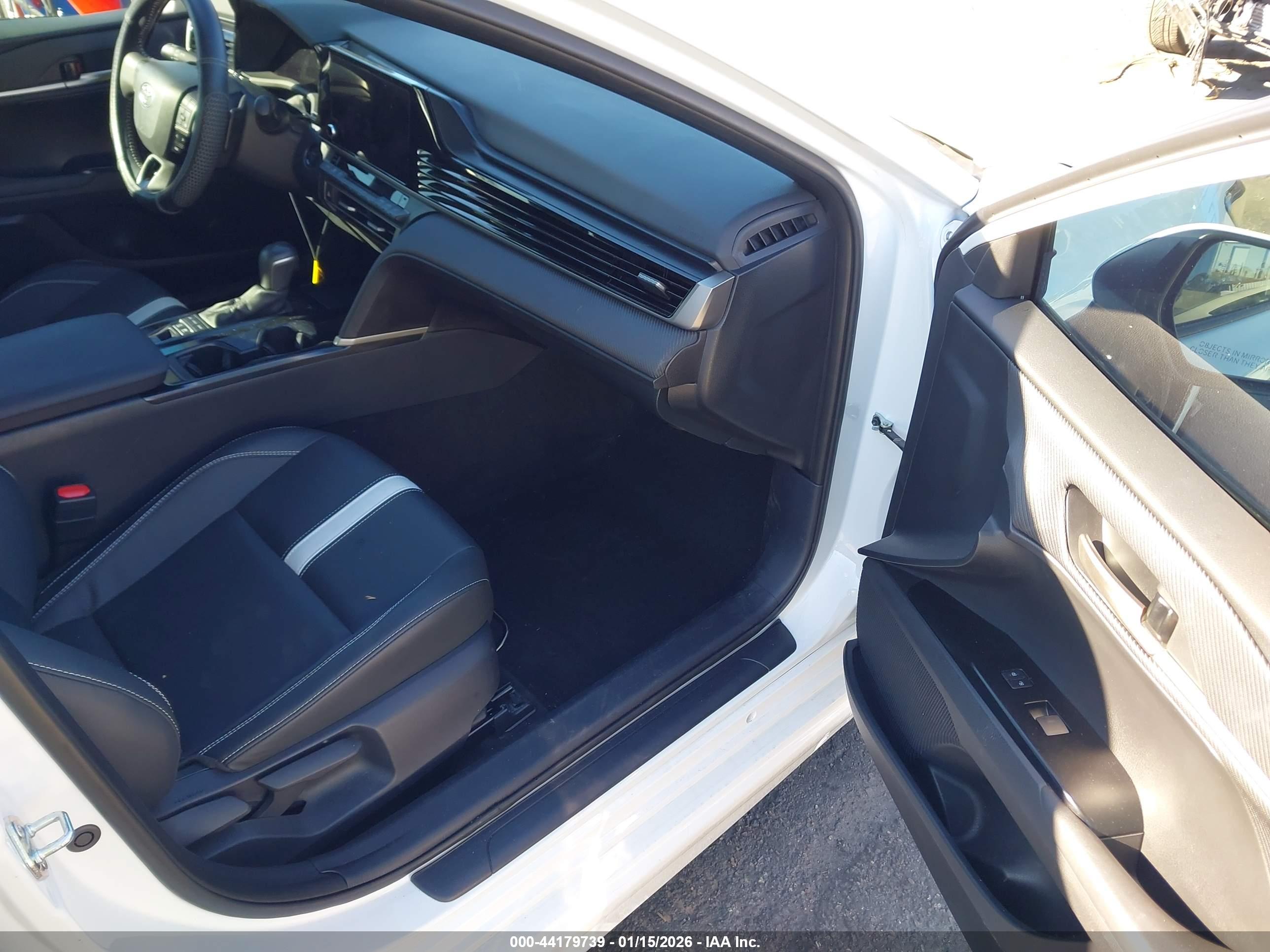 TOYOTA CAMRY image 5