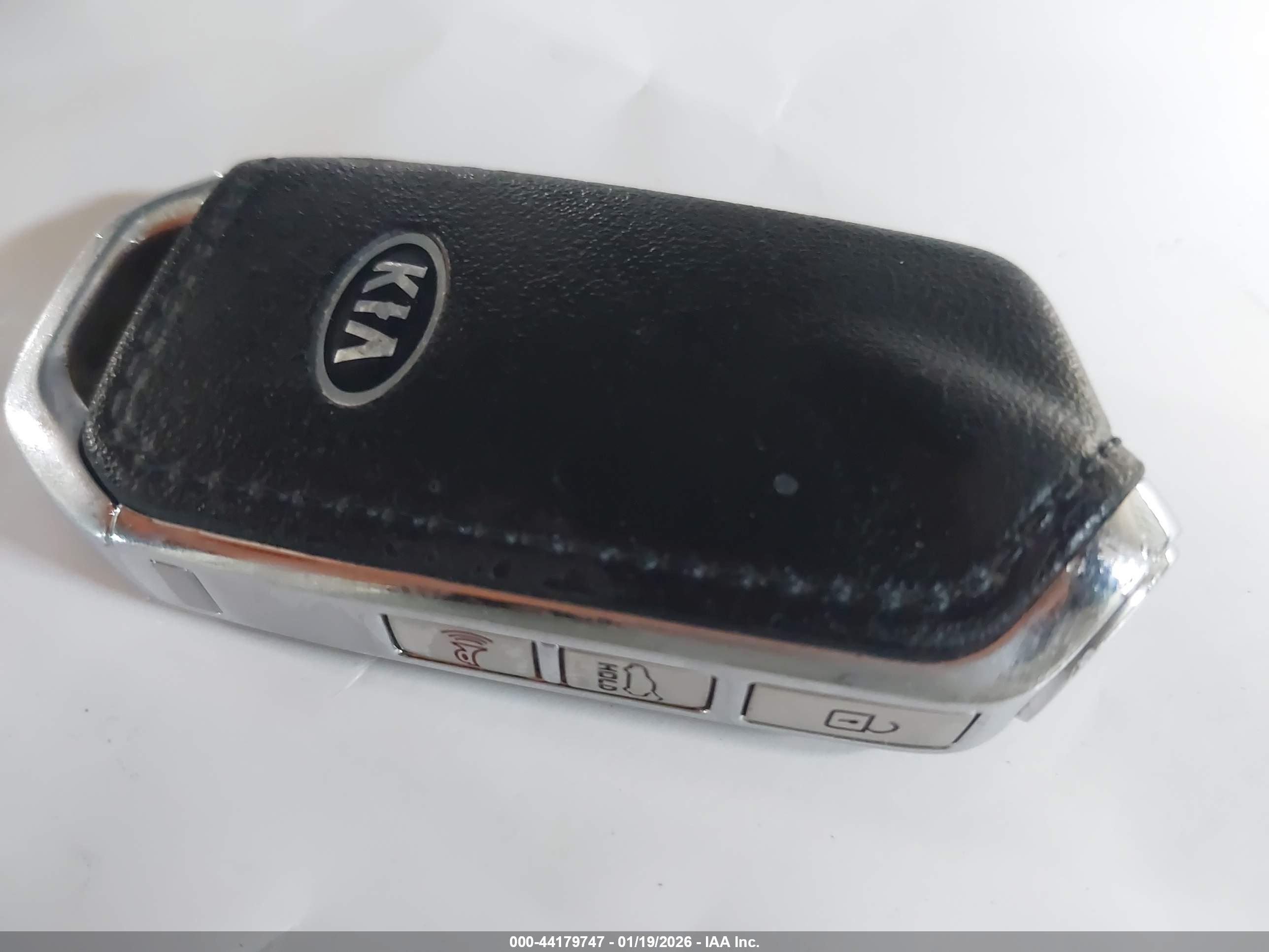 KIA STINGER image 11