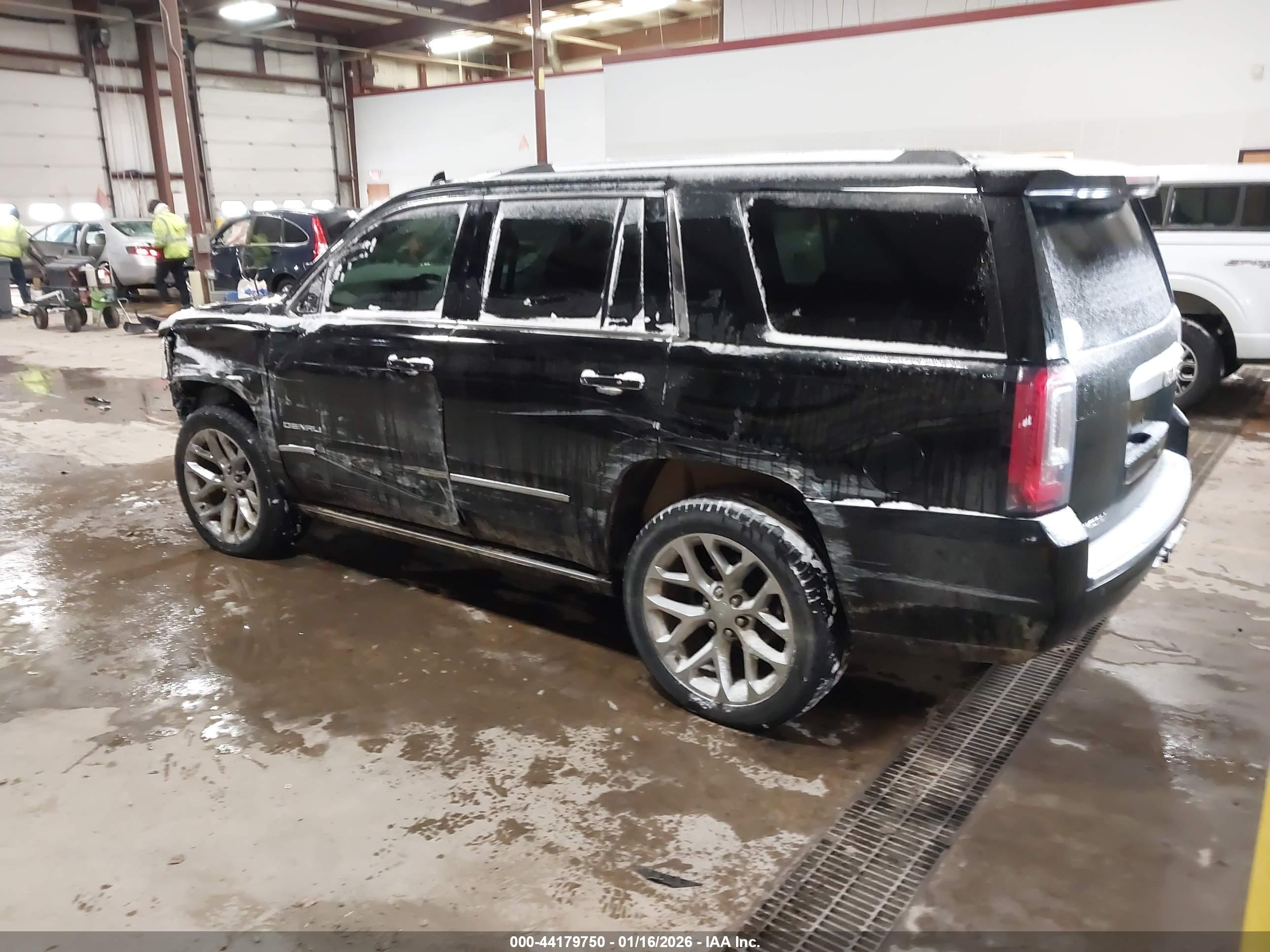 GMC YUKON image 3