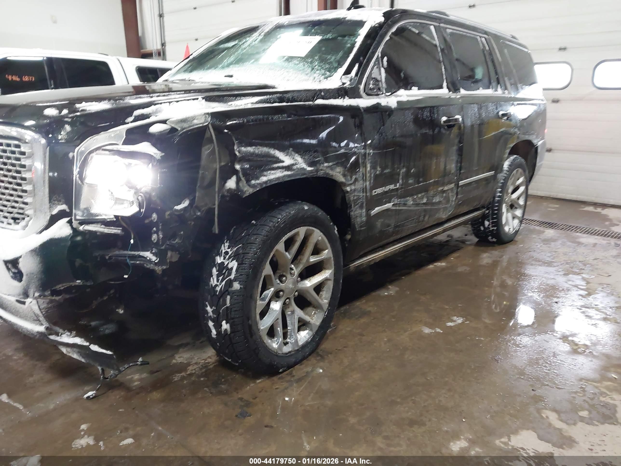 GMC YUKON image 6