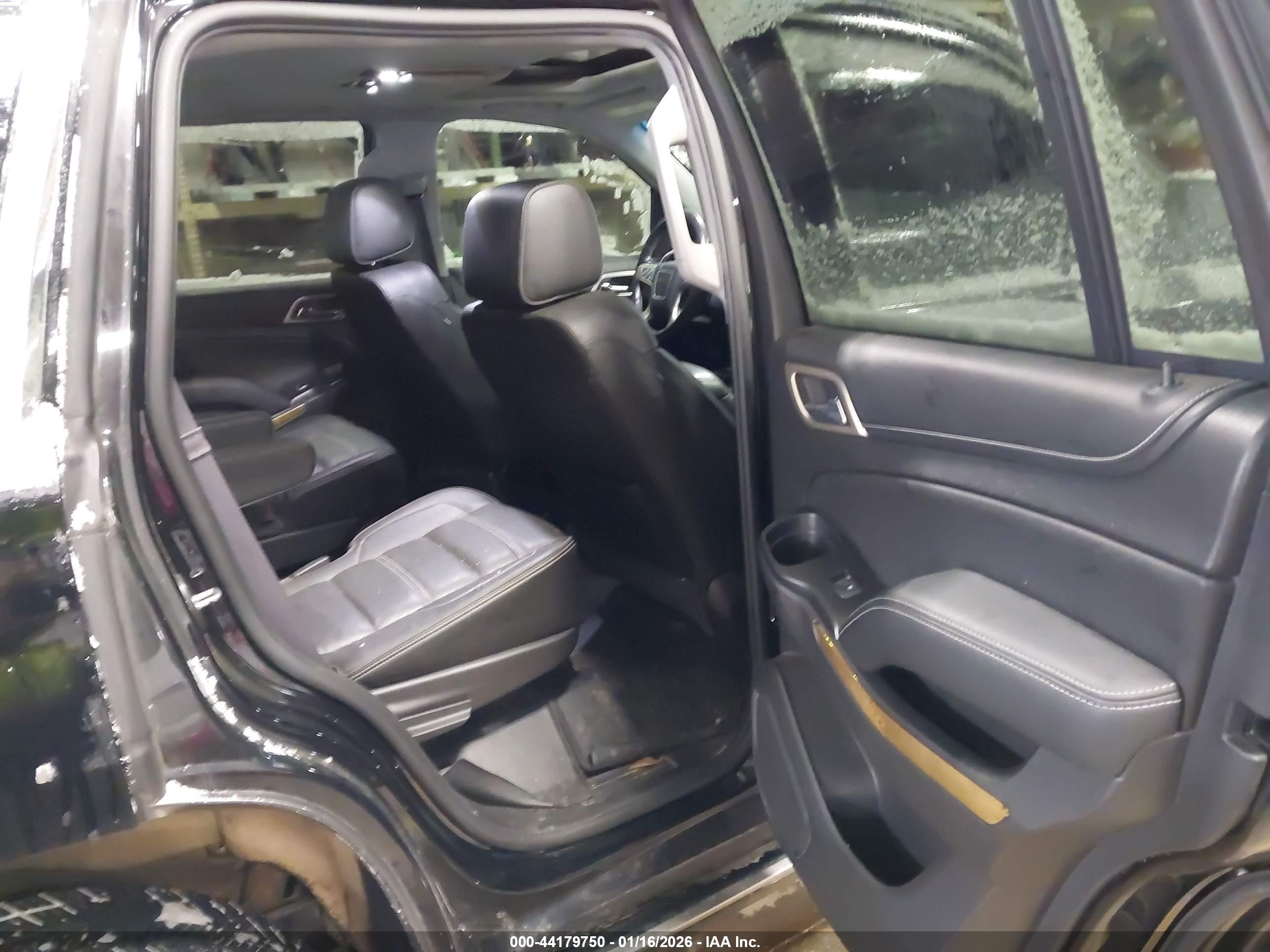 GMC YUKON image 8