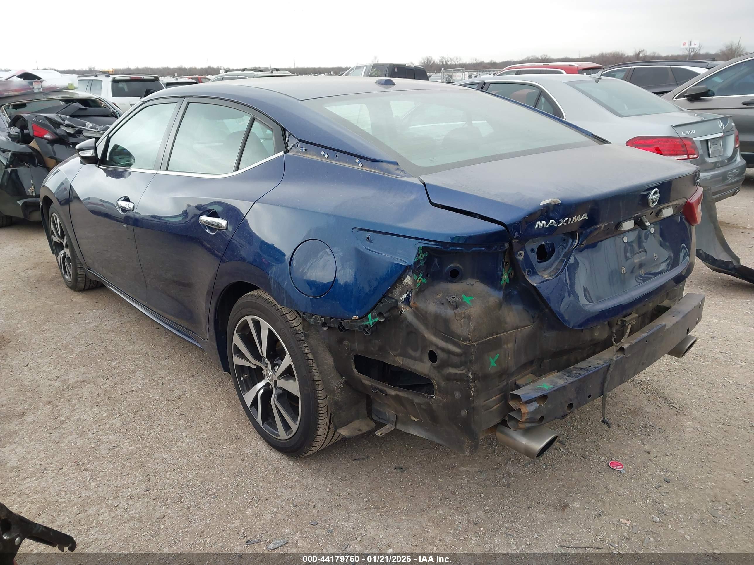 NISSAN MAXIMA image 3