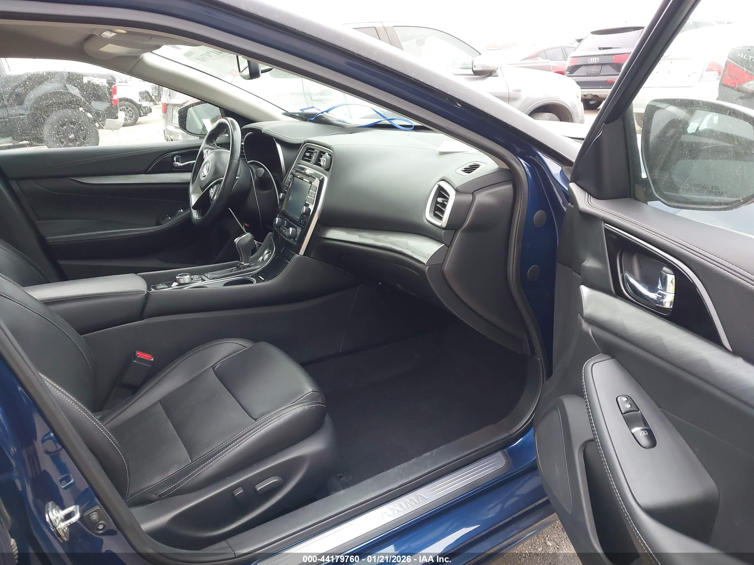 NISSAN MAXIMA image 5