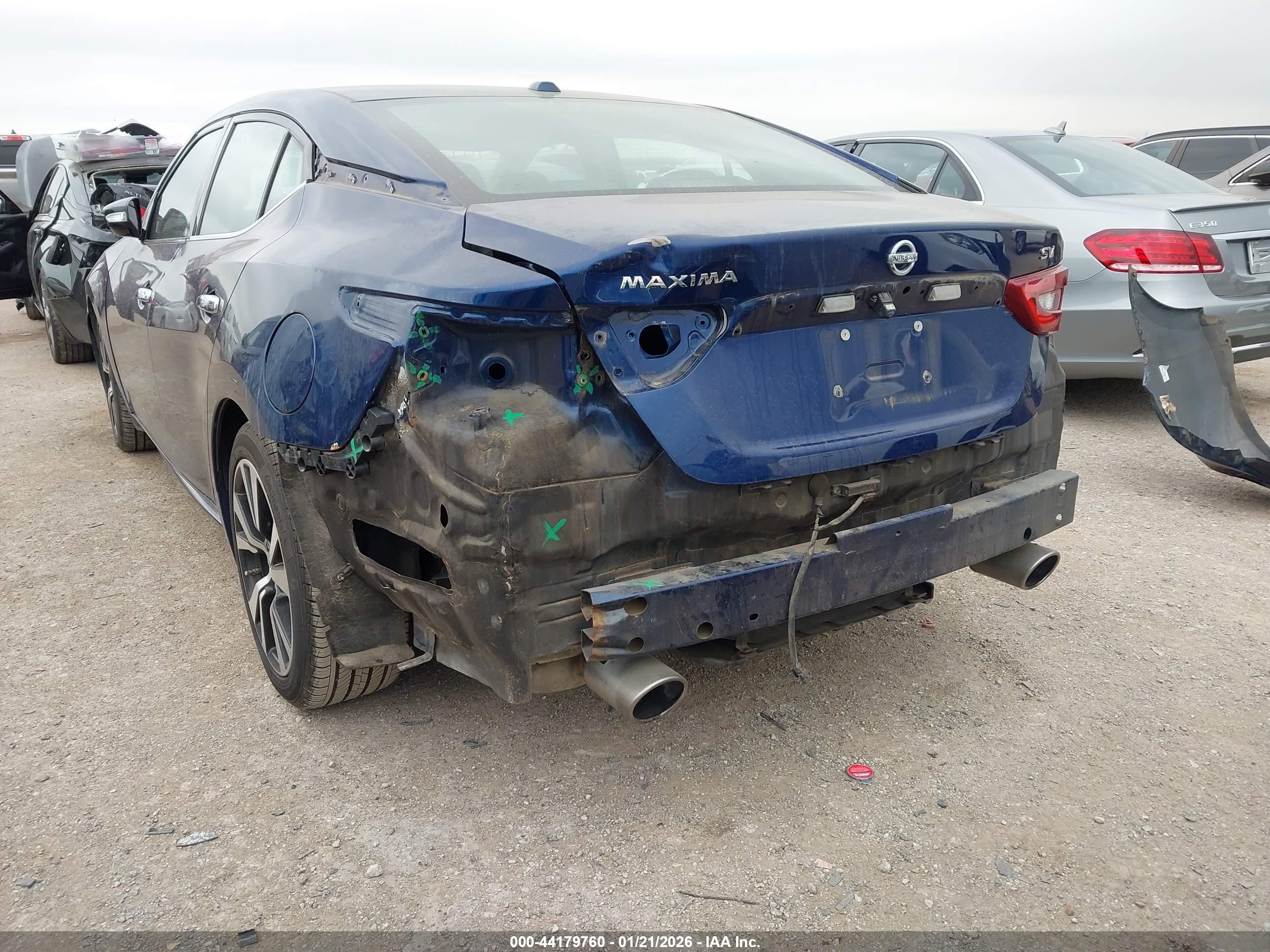NISSAN MAXIMA image 6