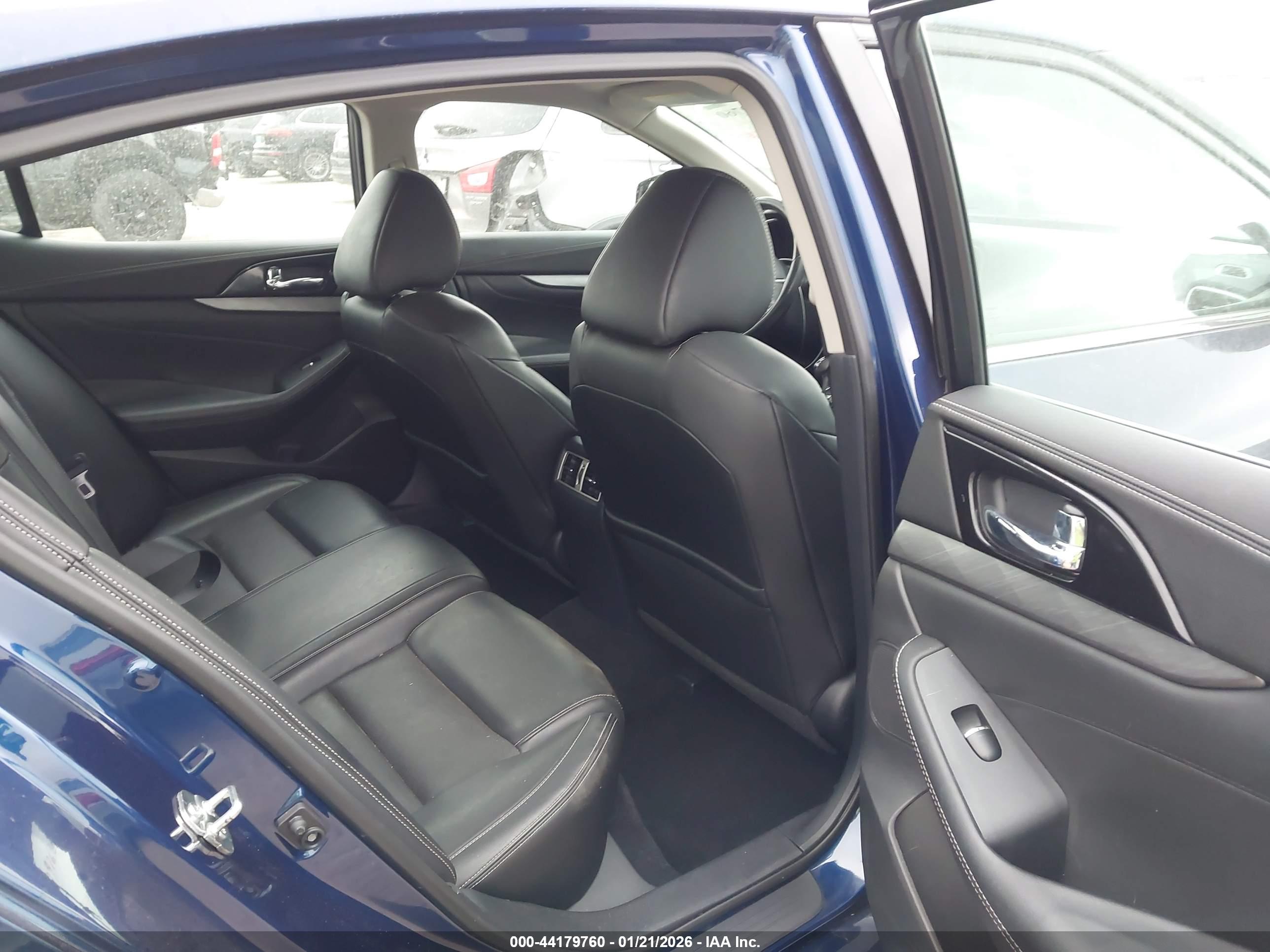 NISSAN MAXIMA image 8