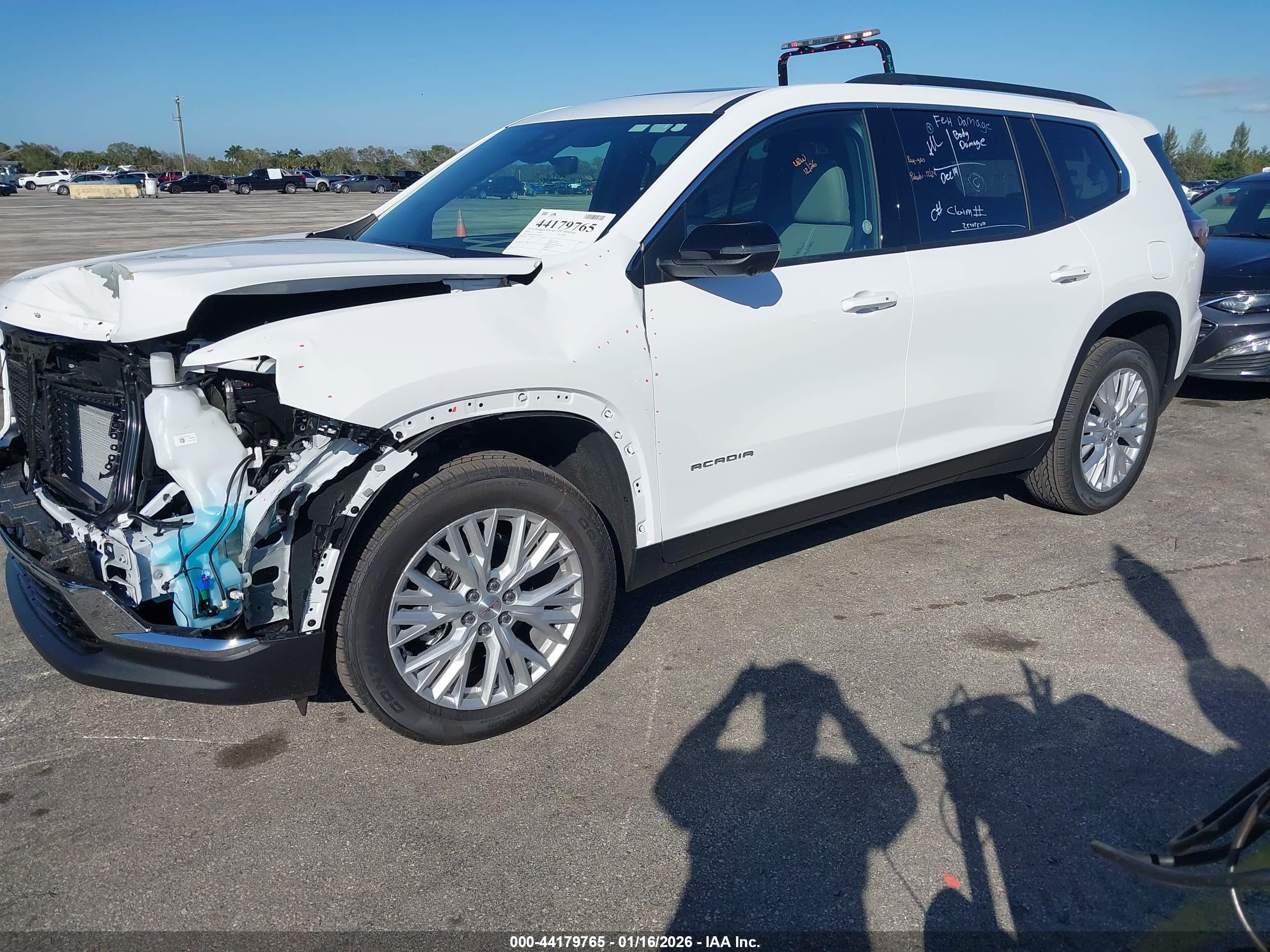 GMC ACADIA image 2