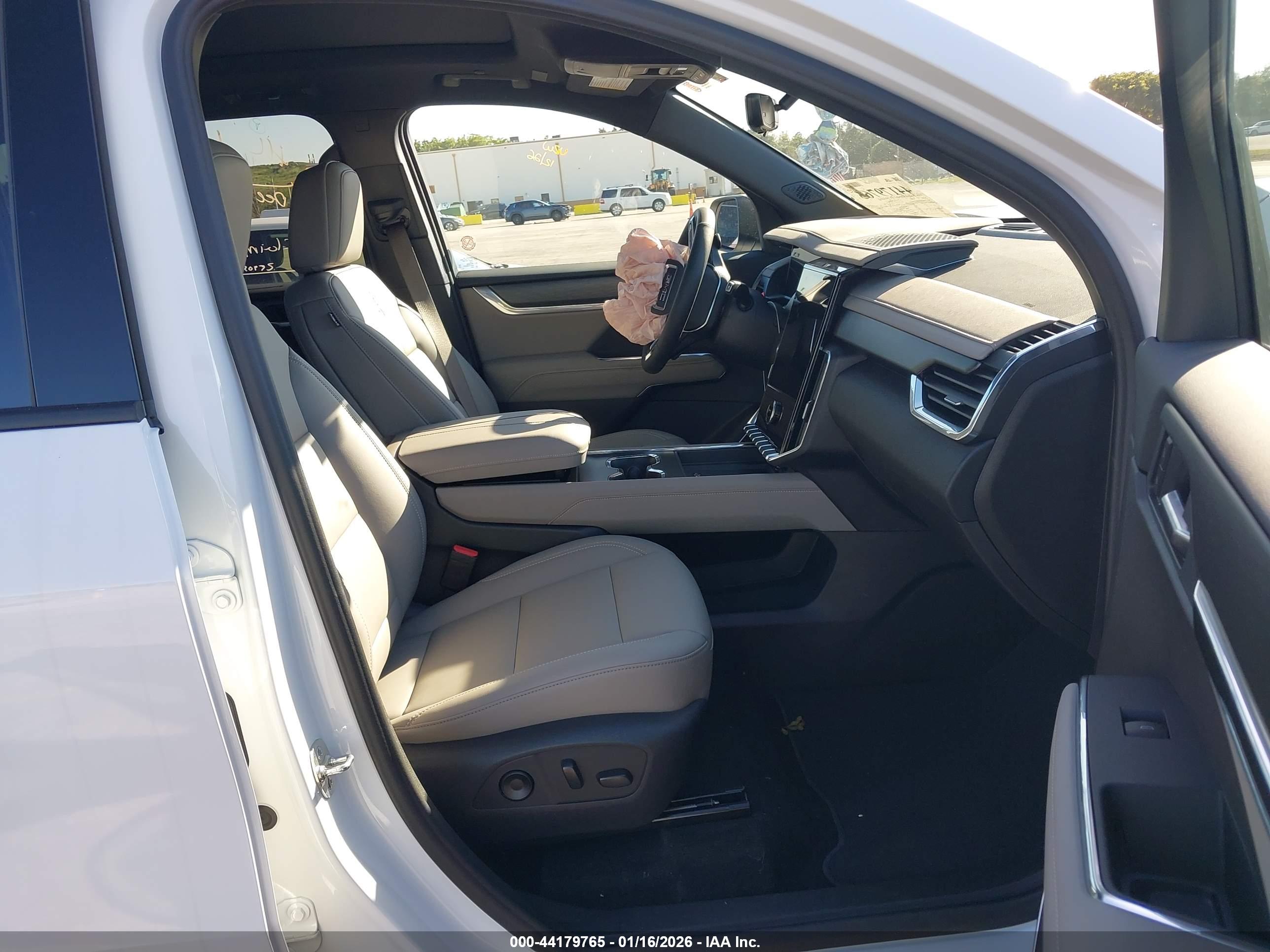 GMC ACADIA image 5
