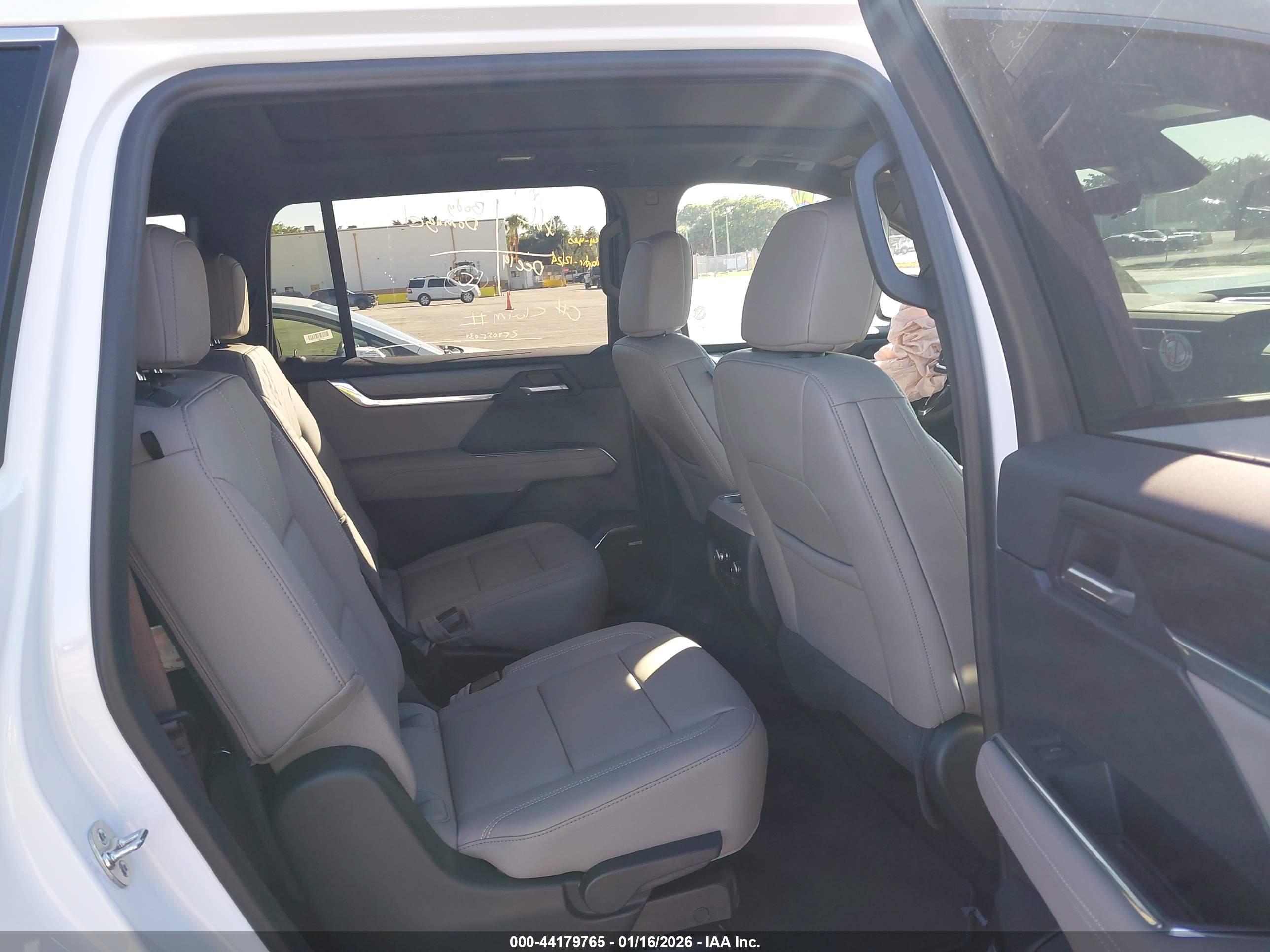 GMC ACADIA image 8
