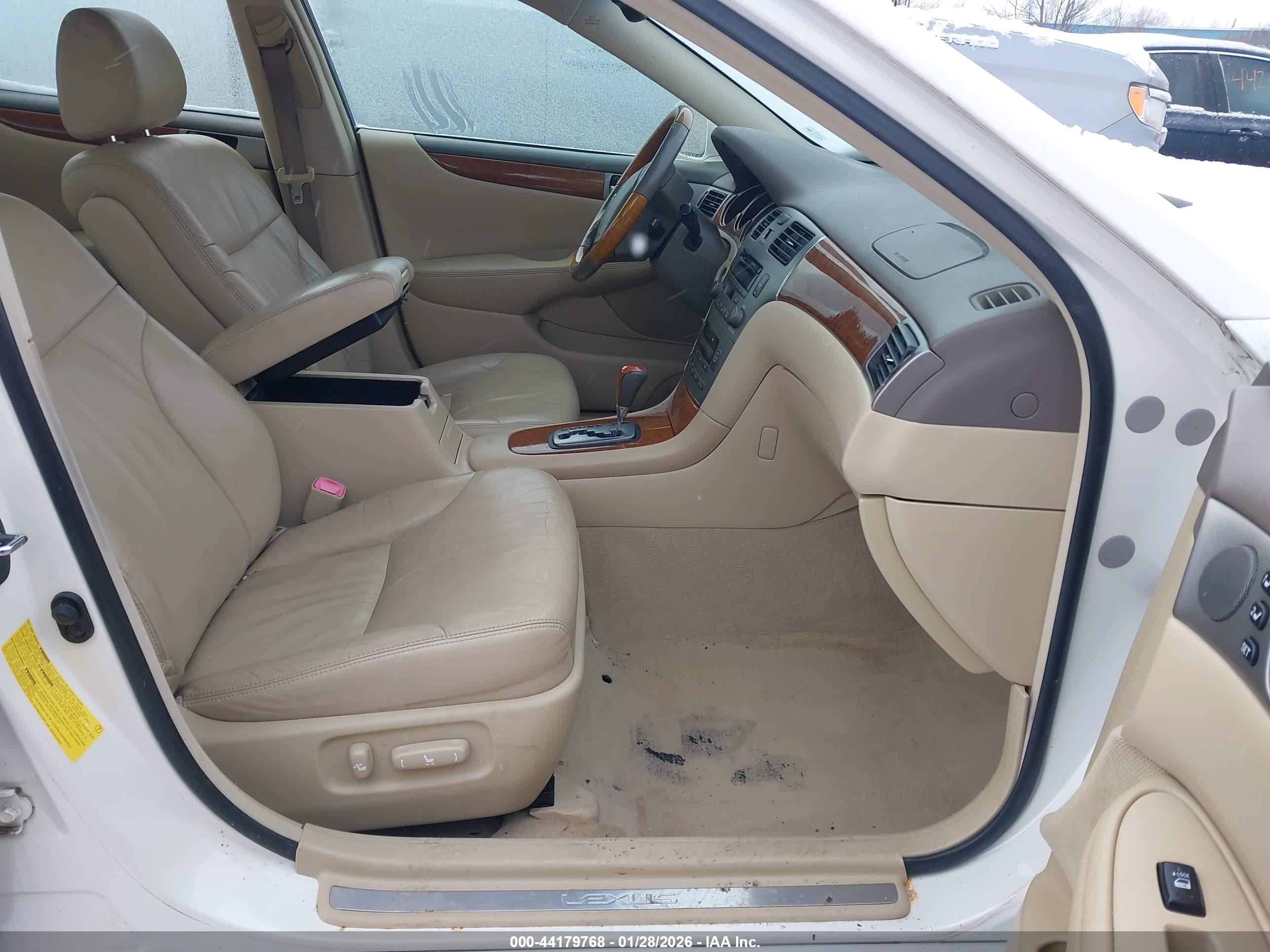 LEXUS ES image 5
