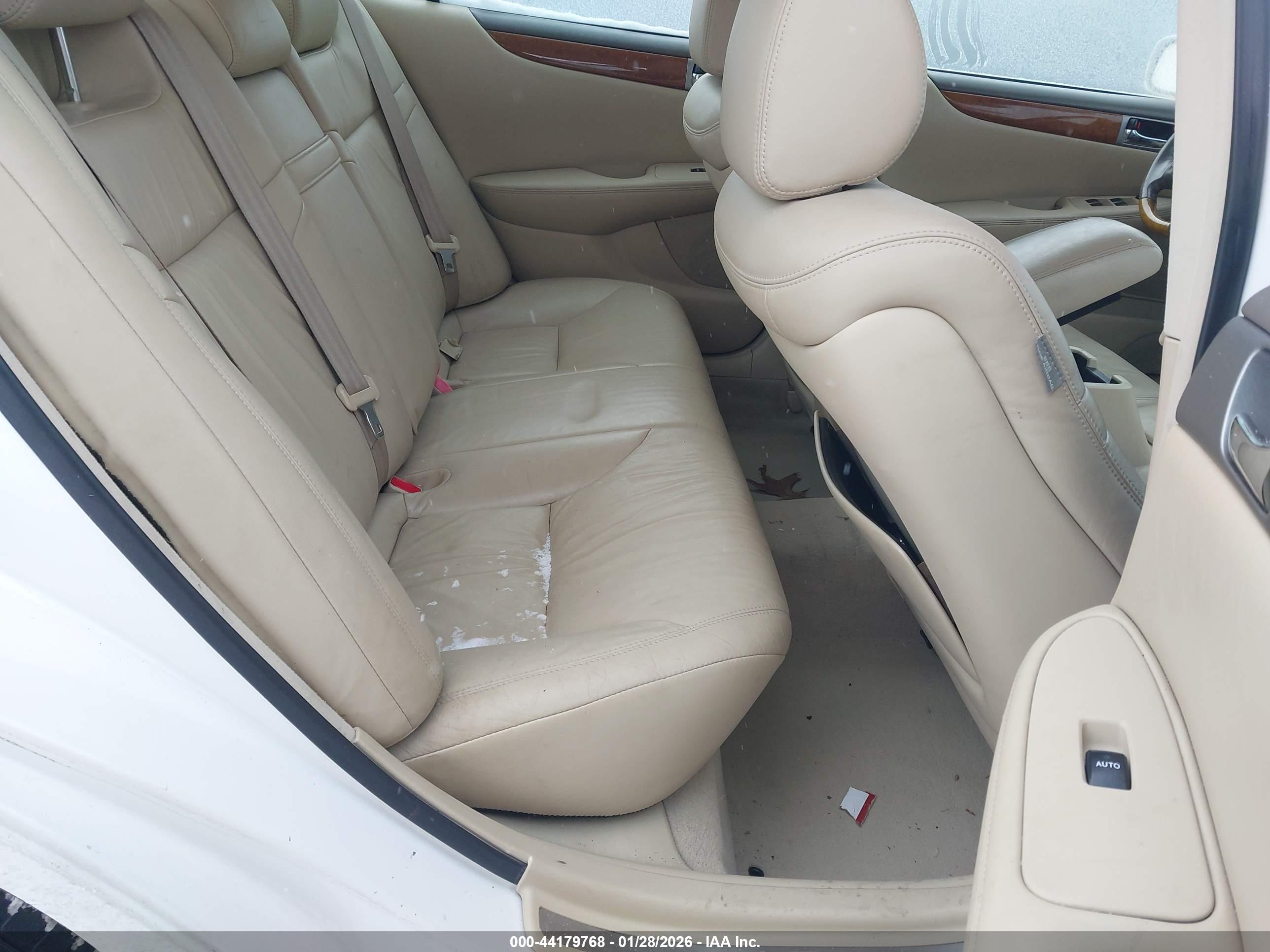 LEXUS ES image 8