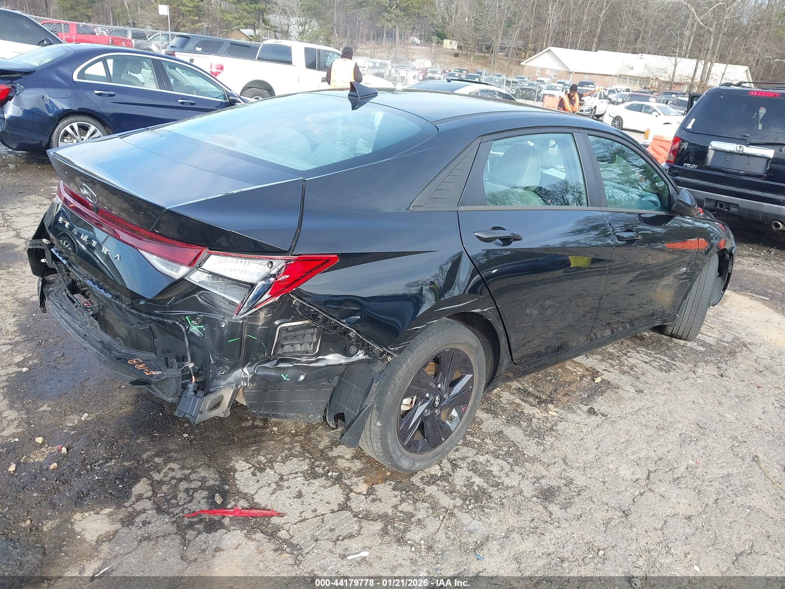 HYUNDAI ELANTRA image 4