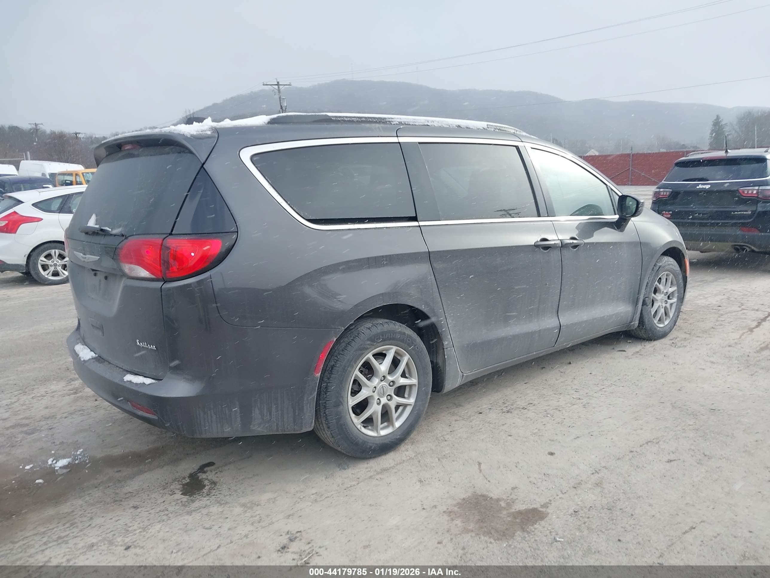 CHRYSLER VOYAGER image 4