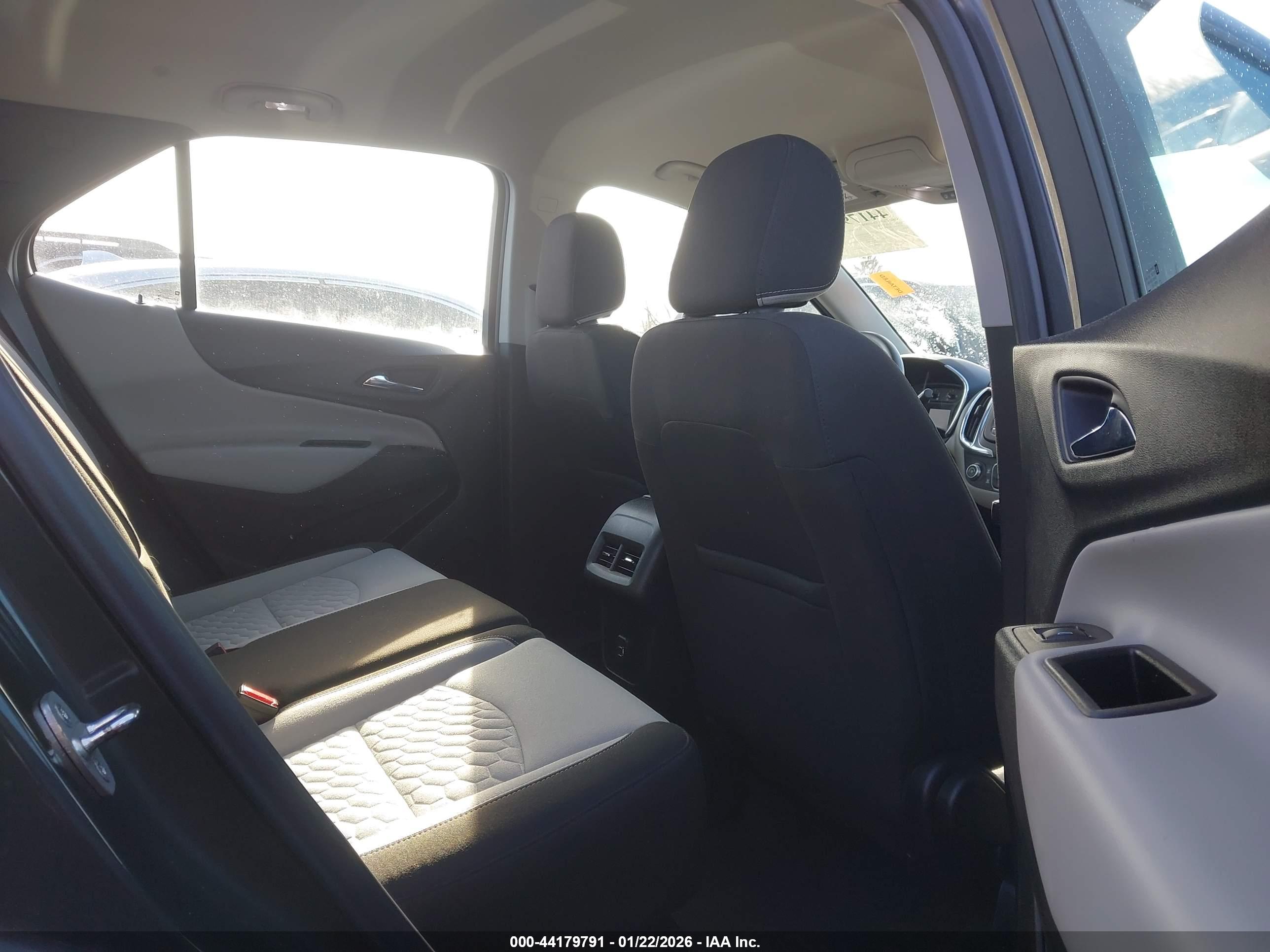 CHEVROLET EQUINOX image 8