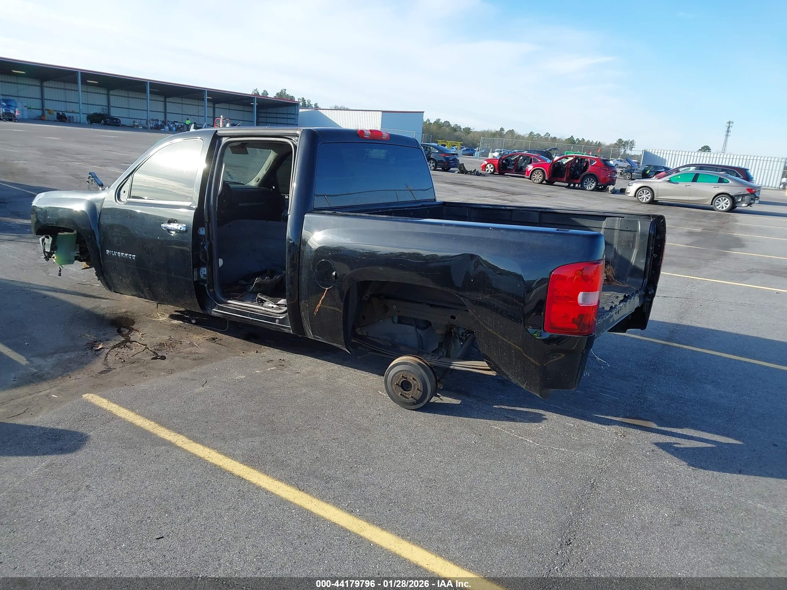 CHEVROLET SILVERADO image 3
