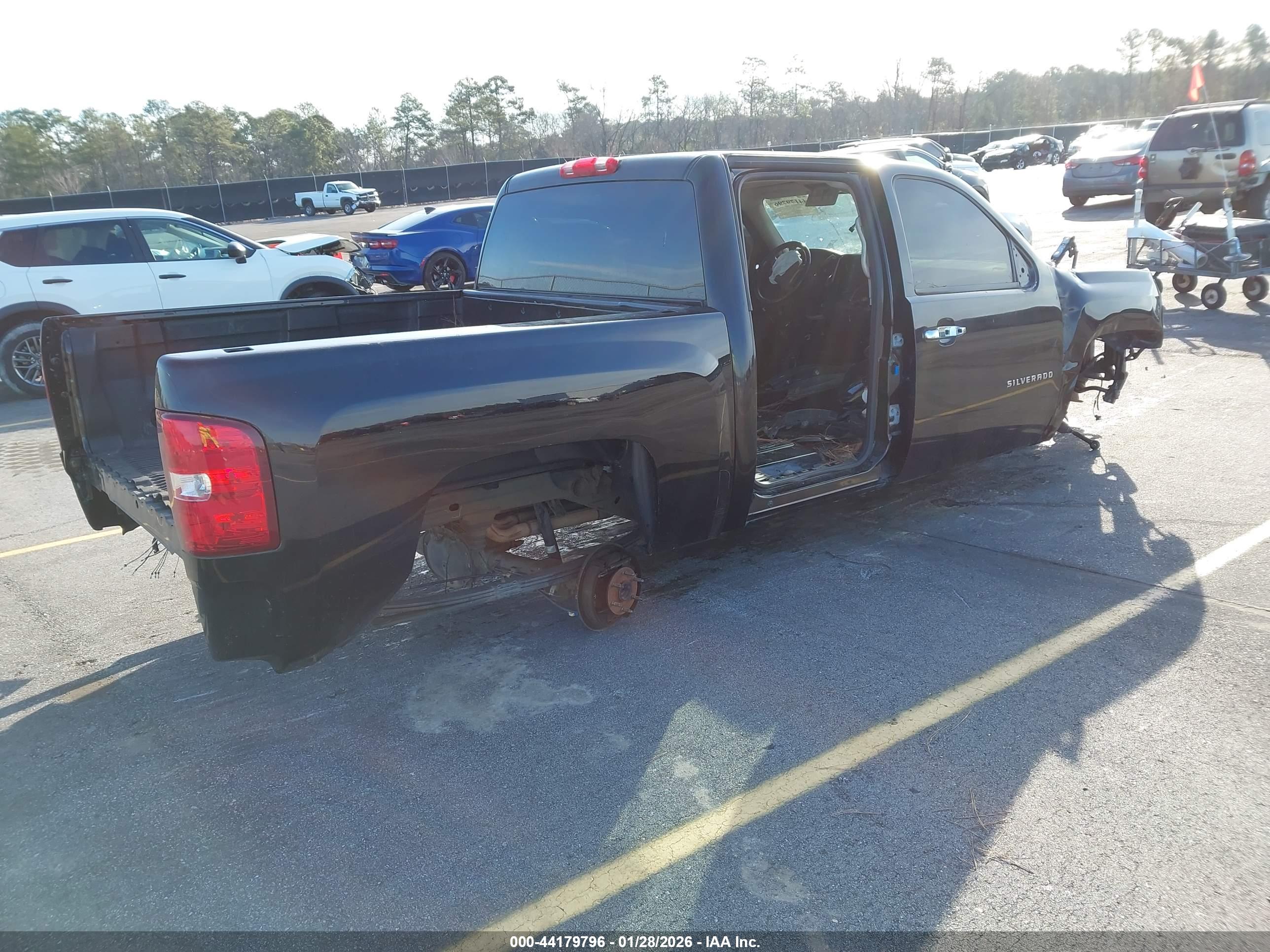 CHEVROLET SILVERADO image 4