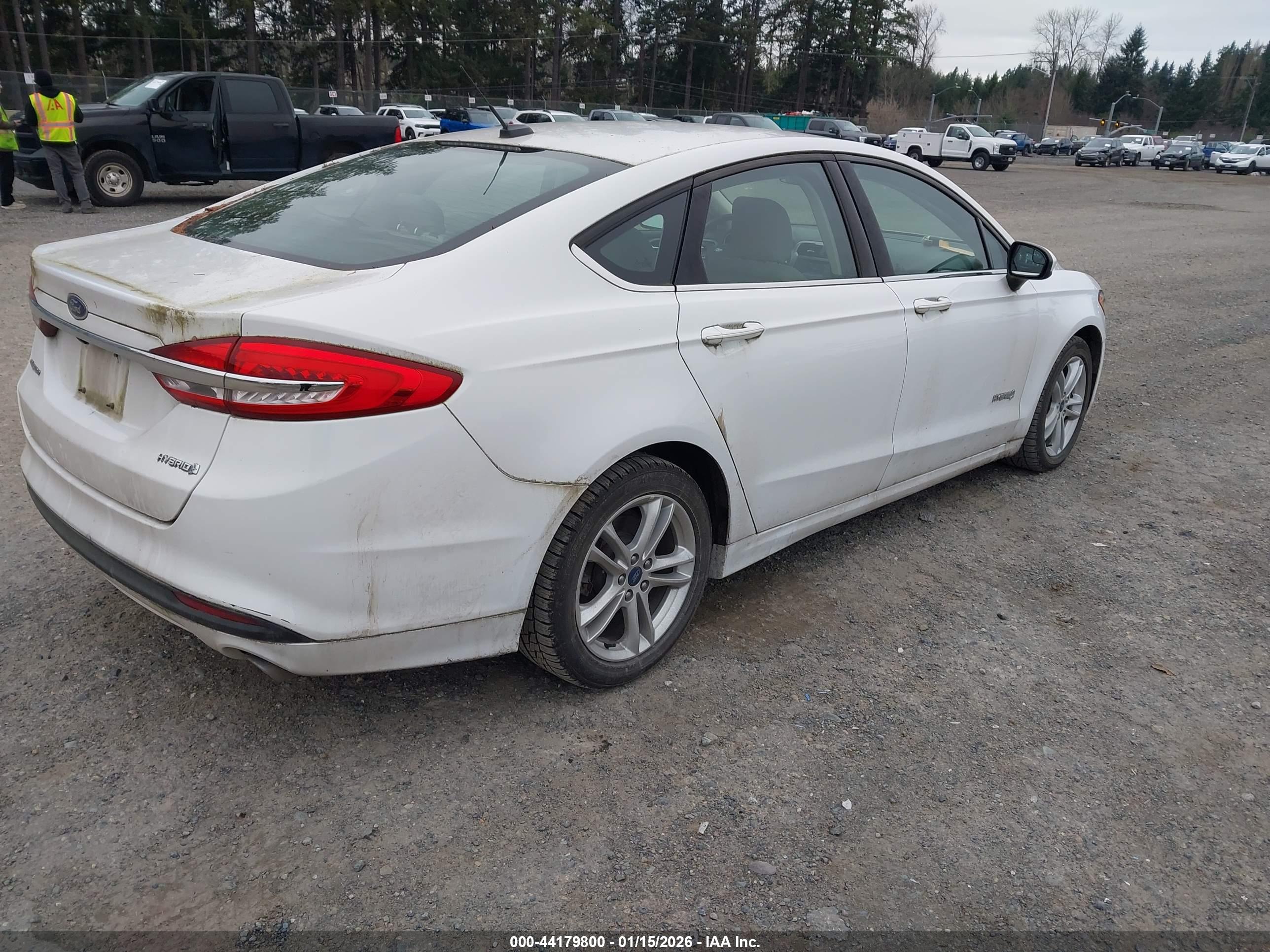 FORD FUSION image 4