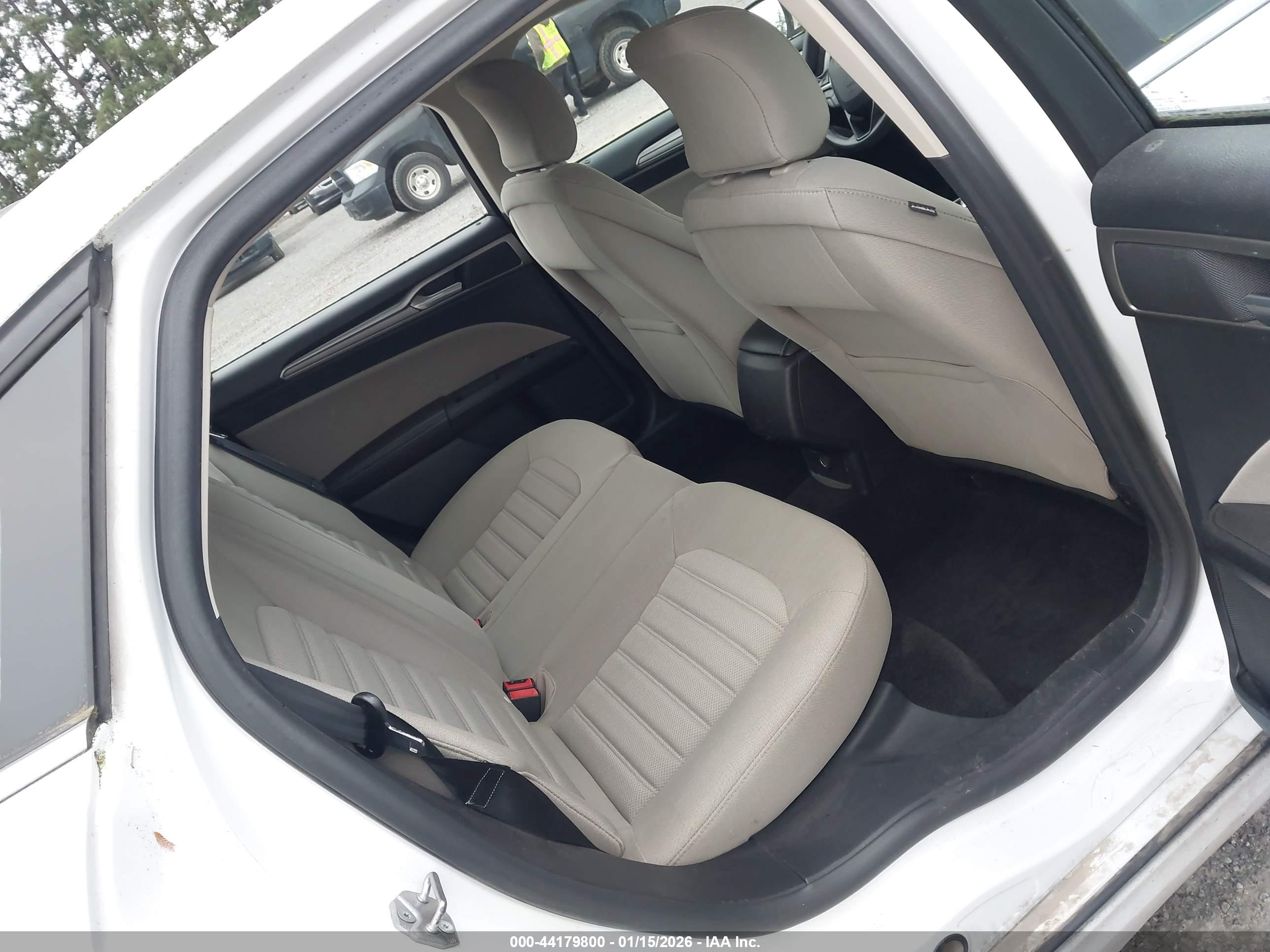 FORD FUSION image 8