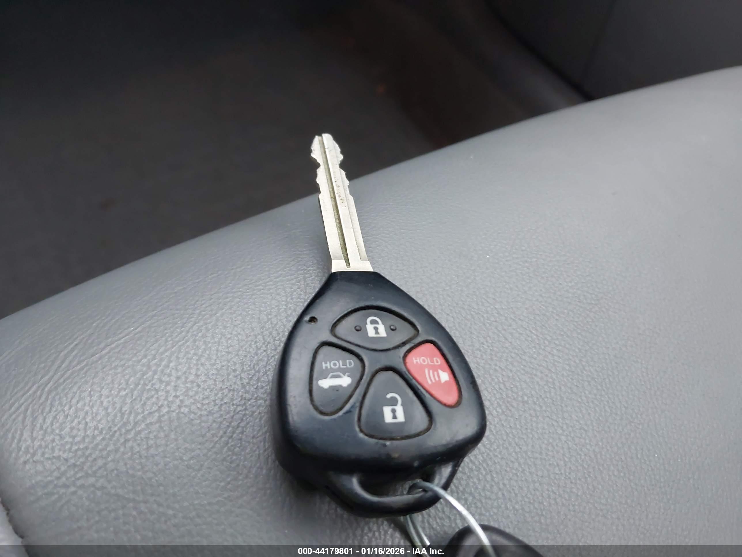 TOYOTA AVALON image 11