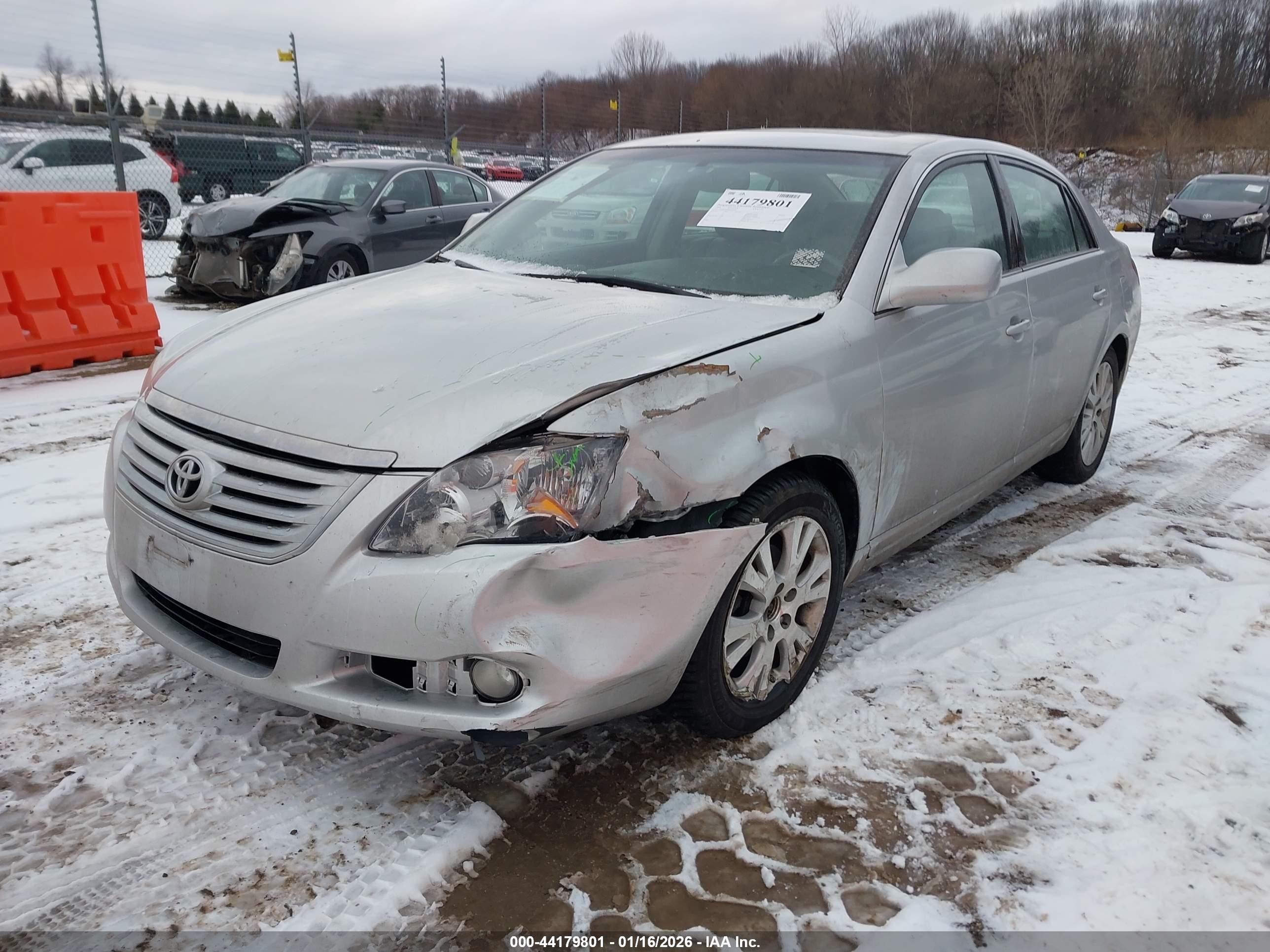 TOYOTA AVALON image 2