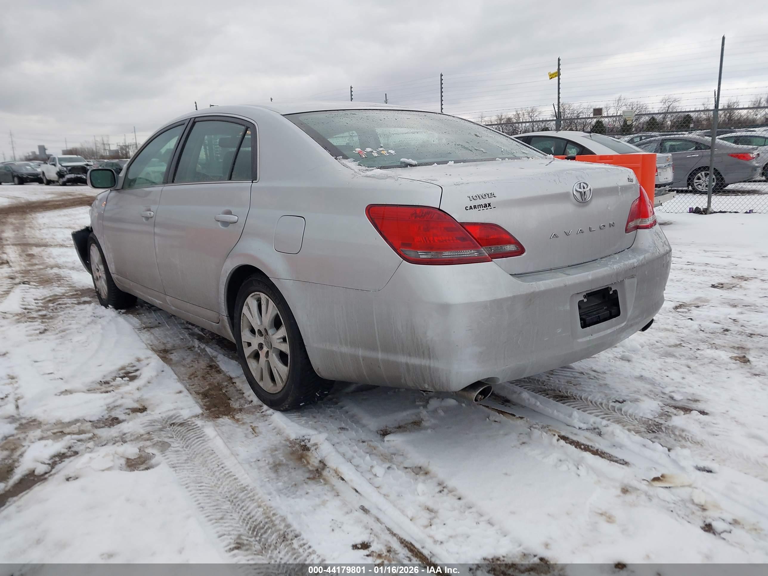 TOYOTA AVALON image 3