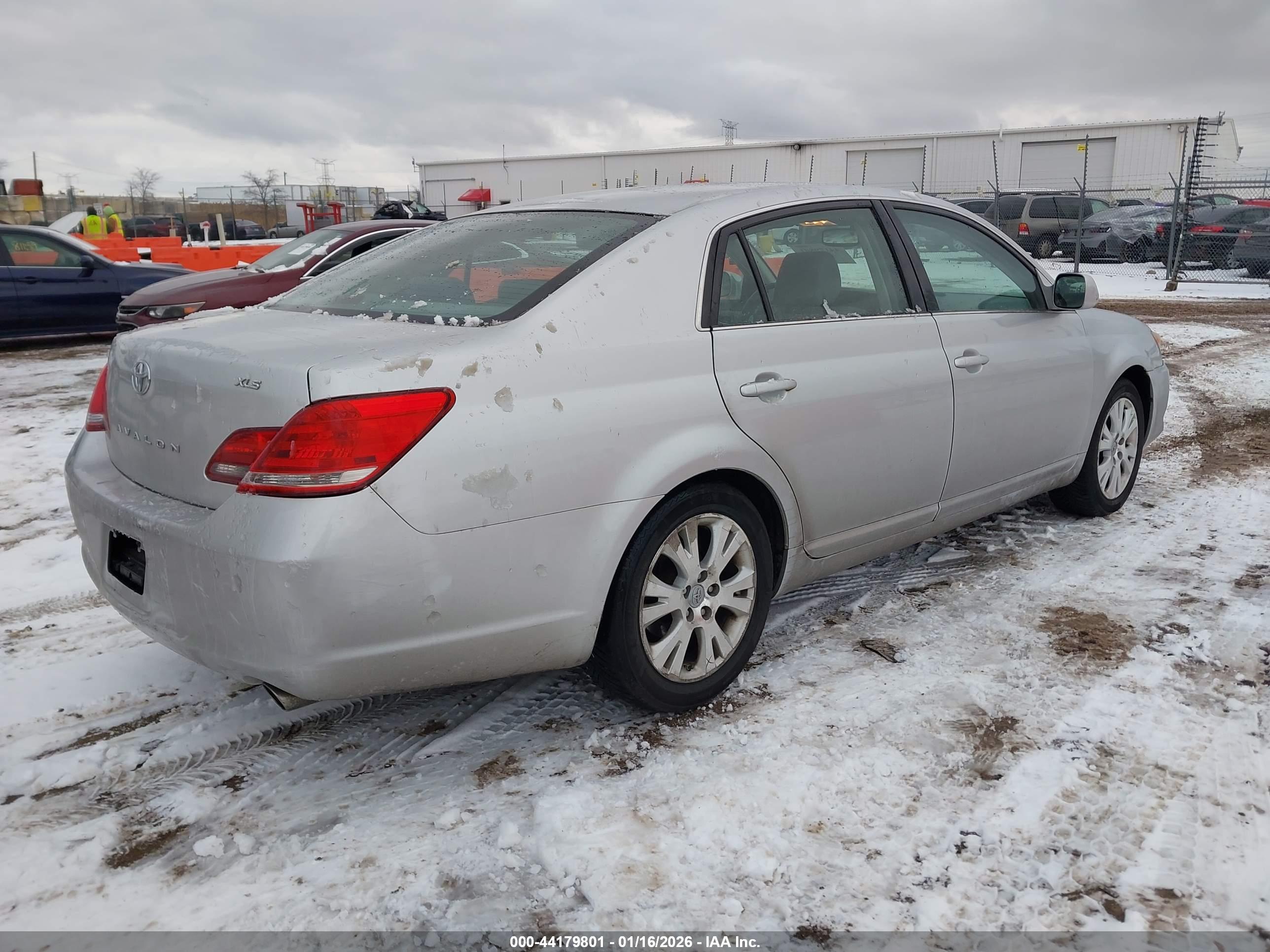 TOYOTA AVALON image 4