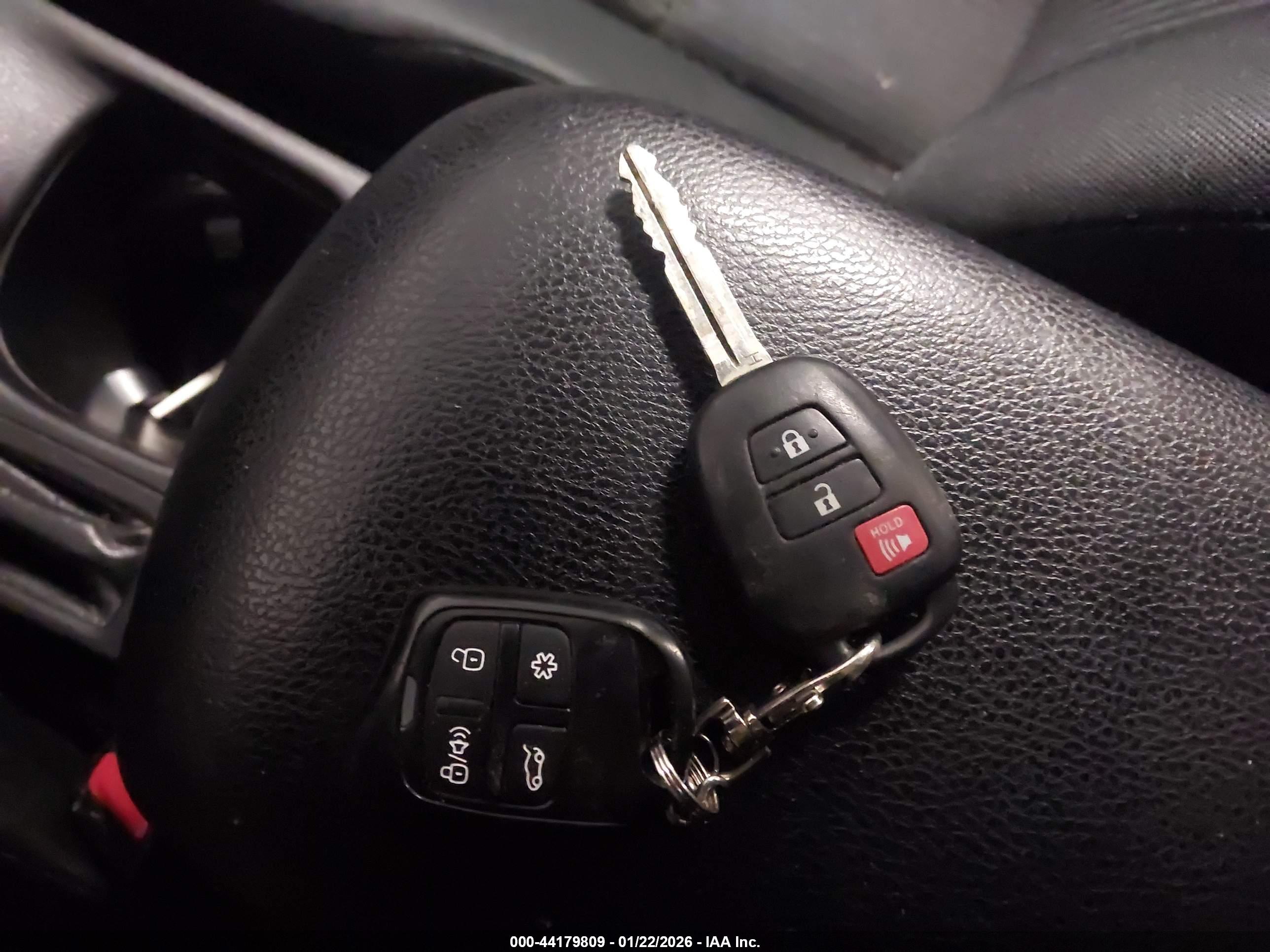 TOYOTA RAV4 image 11