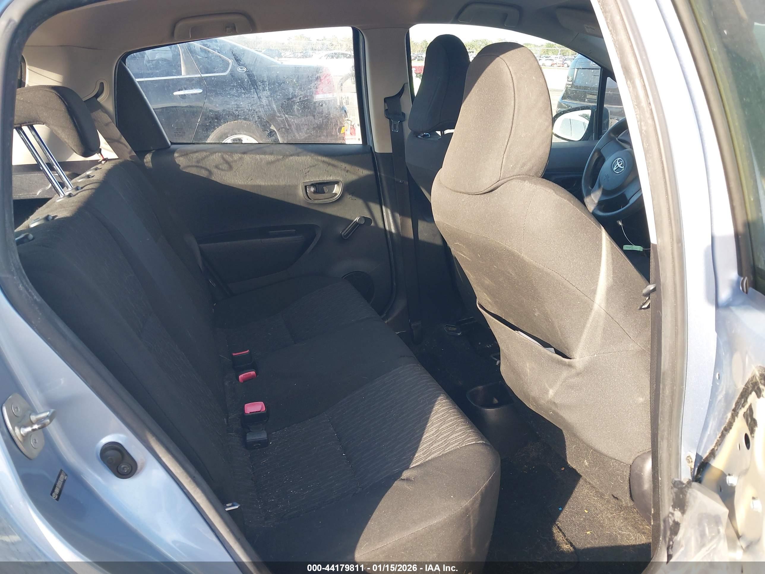 TOYOTA YARIS image 8
