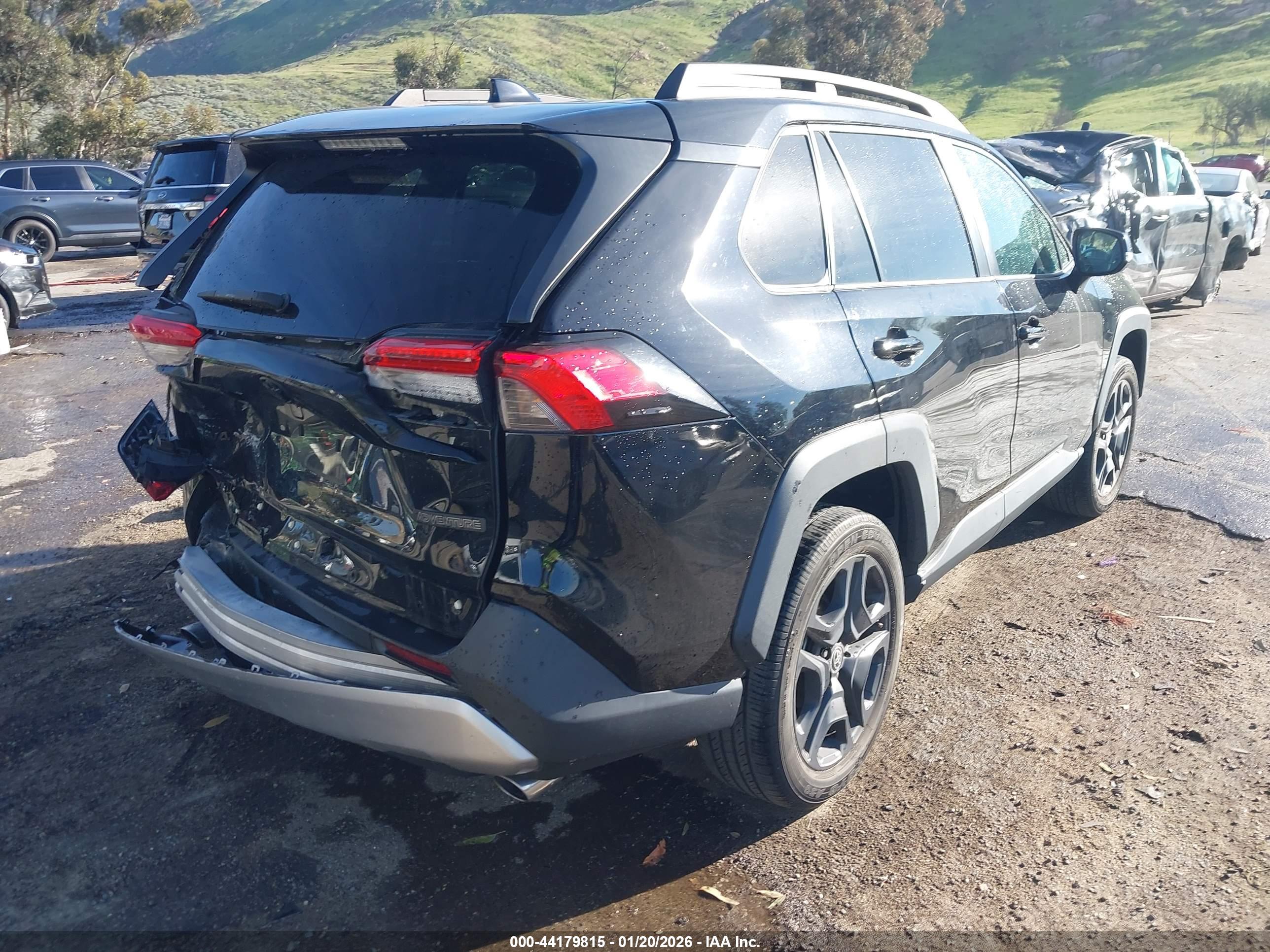 TOYOTA RAV4 image 4