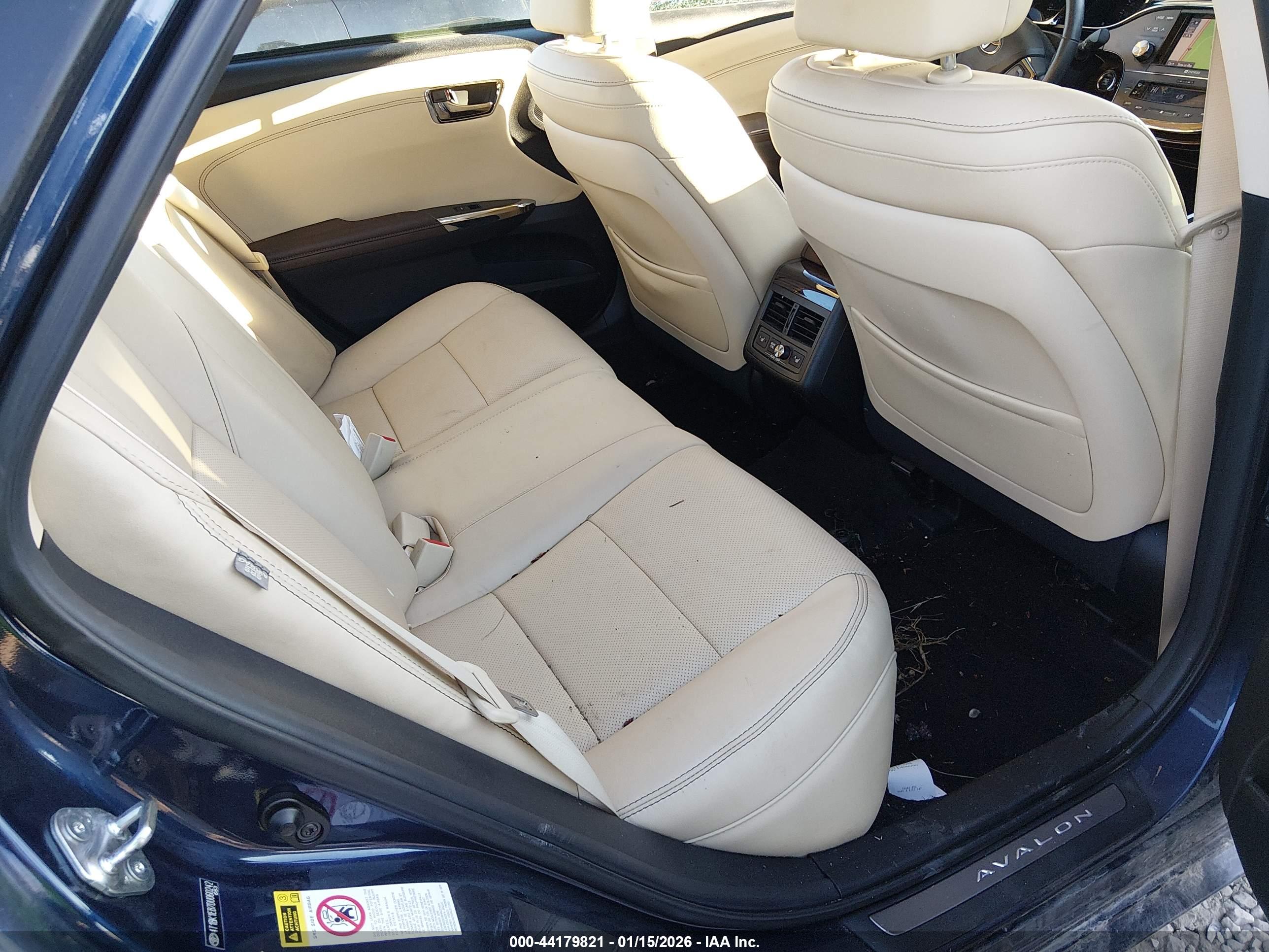 TOYOTA AVALON image 8