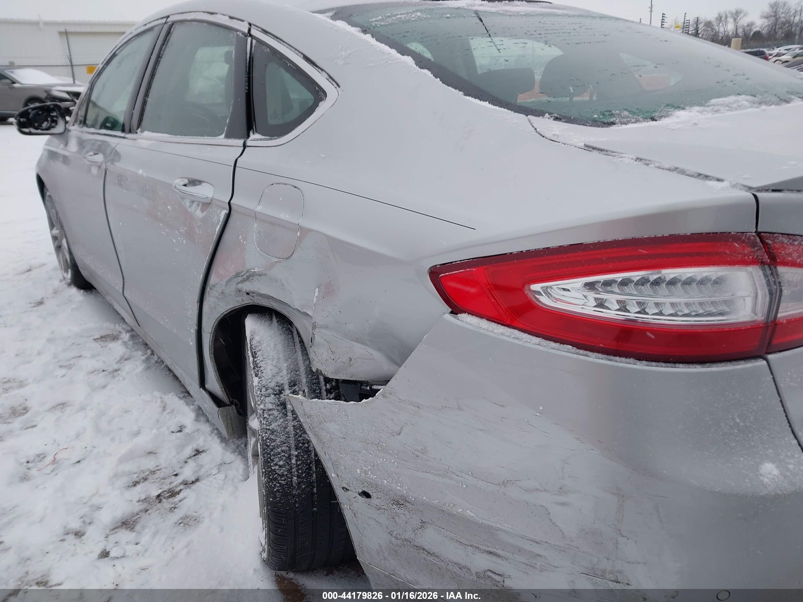 FORD FUSION image 6