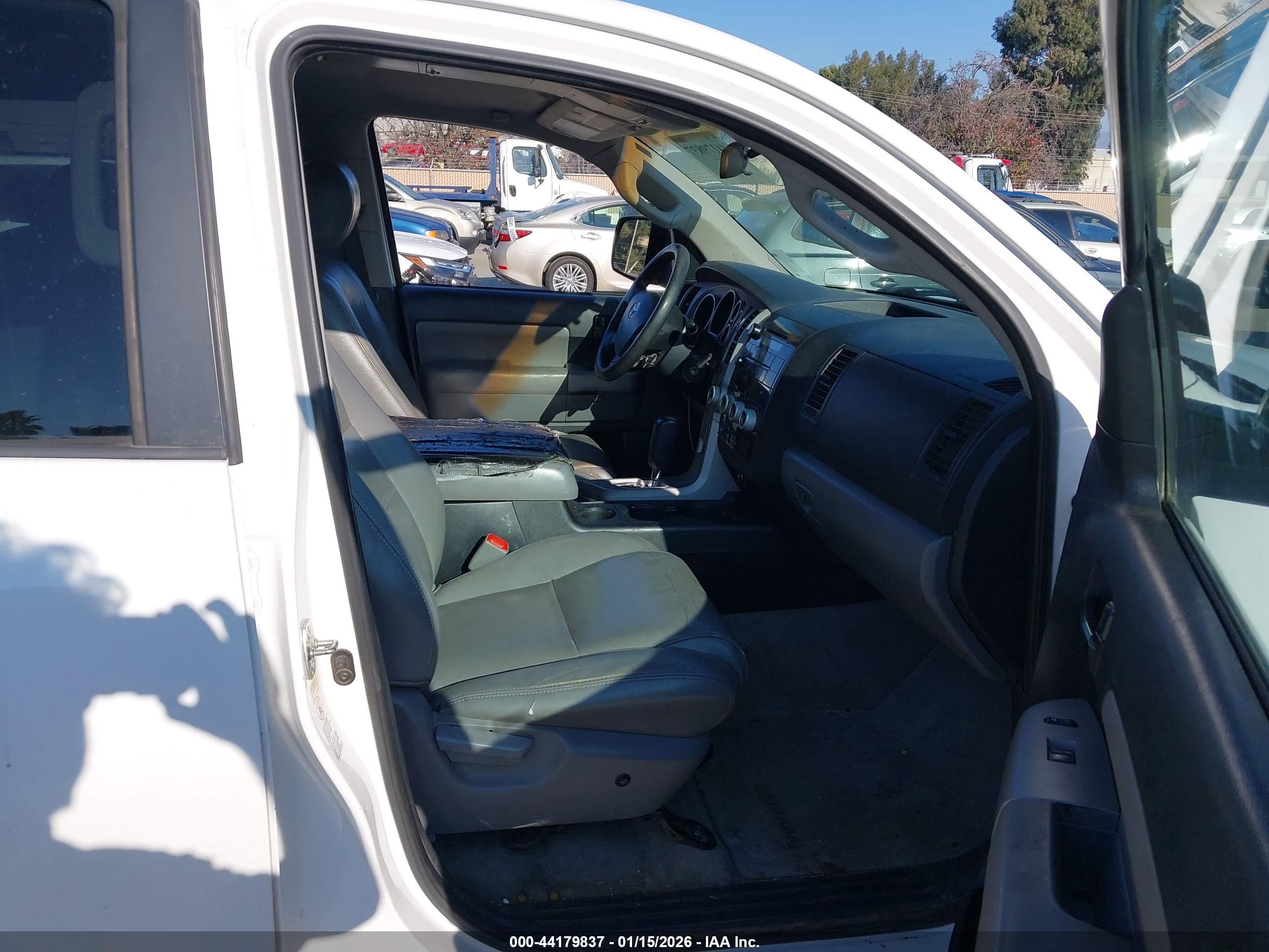 TOYOTA SEQUOIA image 5