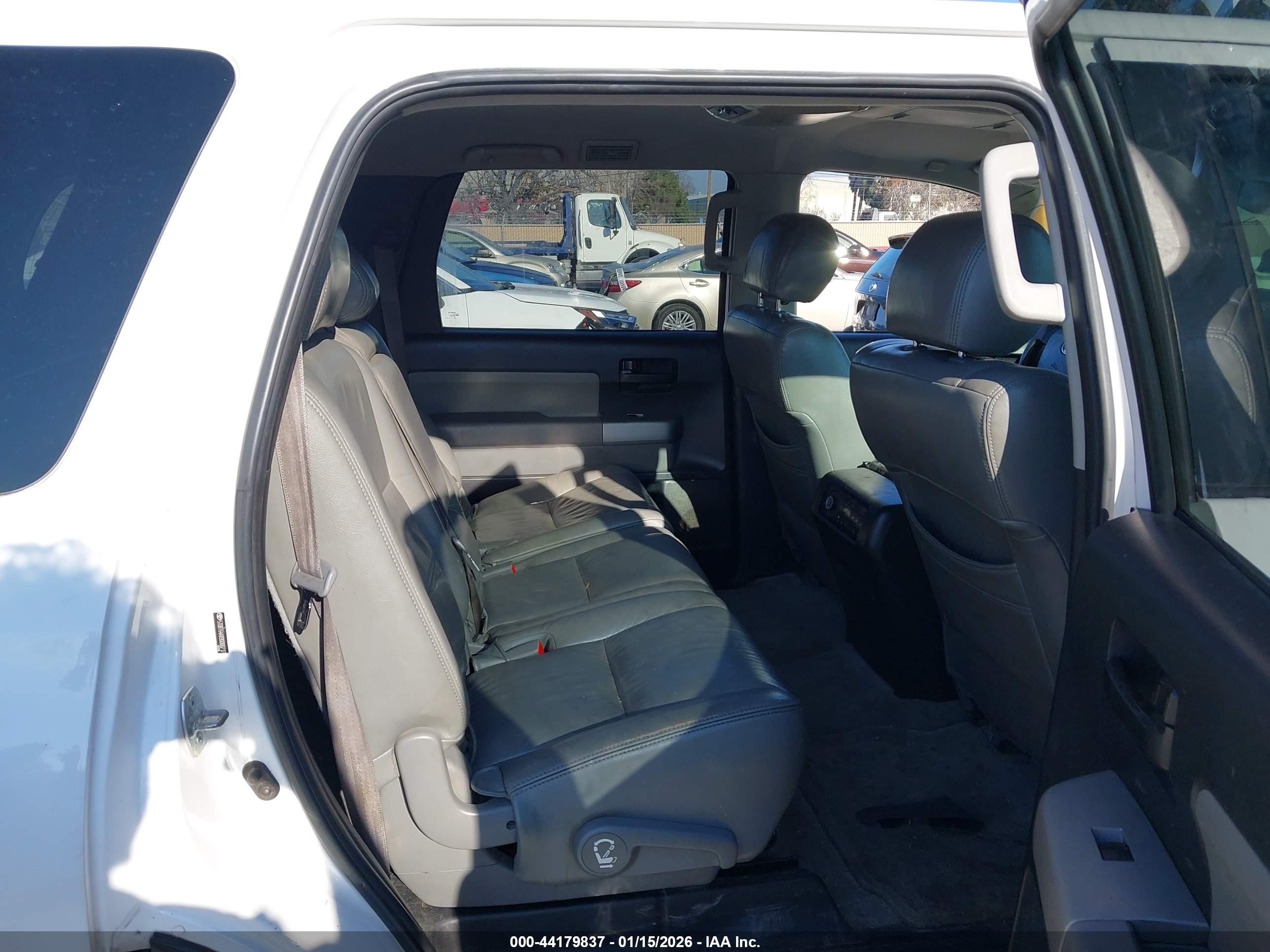 TOYOTA SEQUOIA image 8