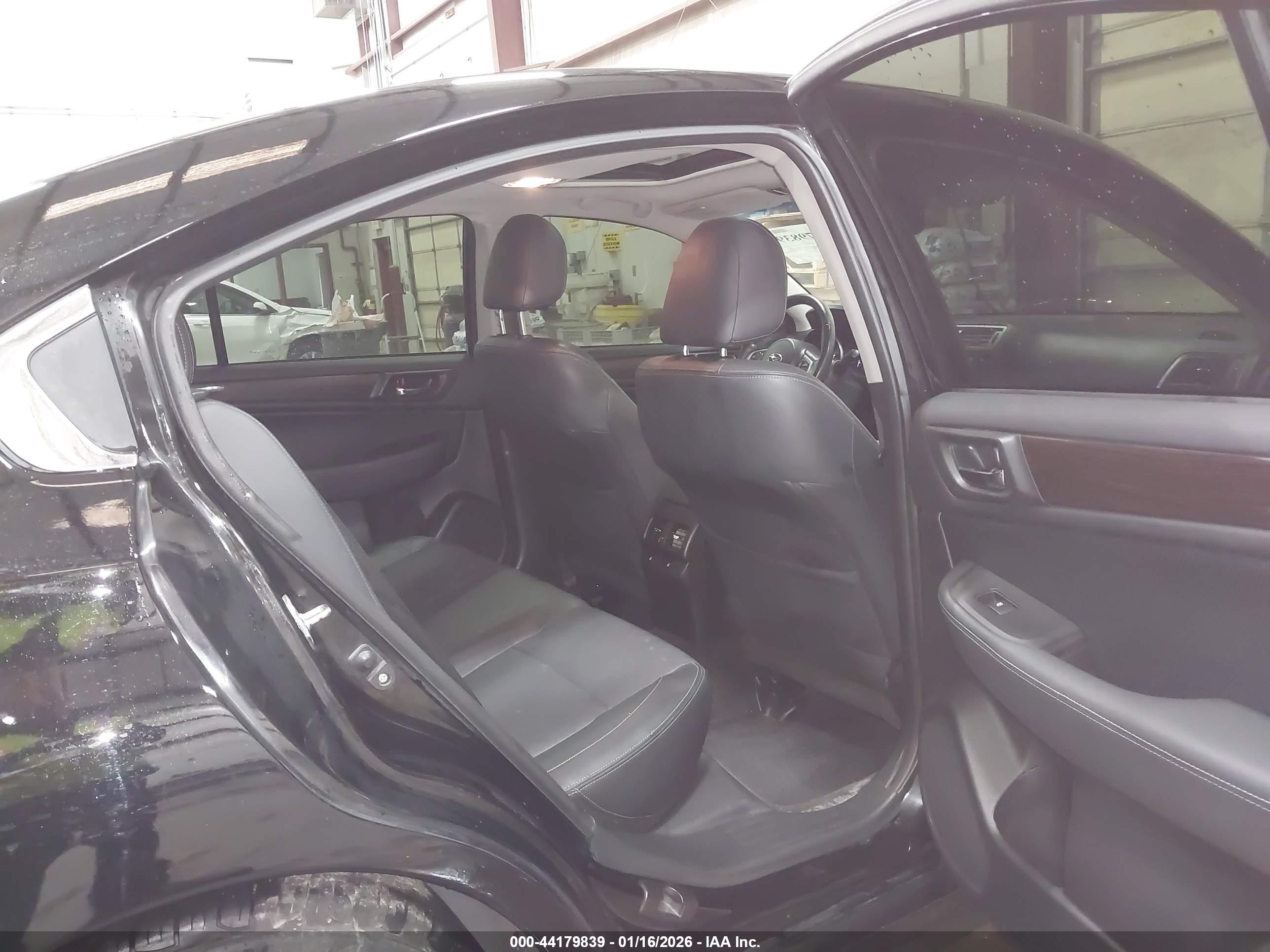 SUBARU LEGACY image 8