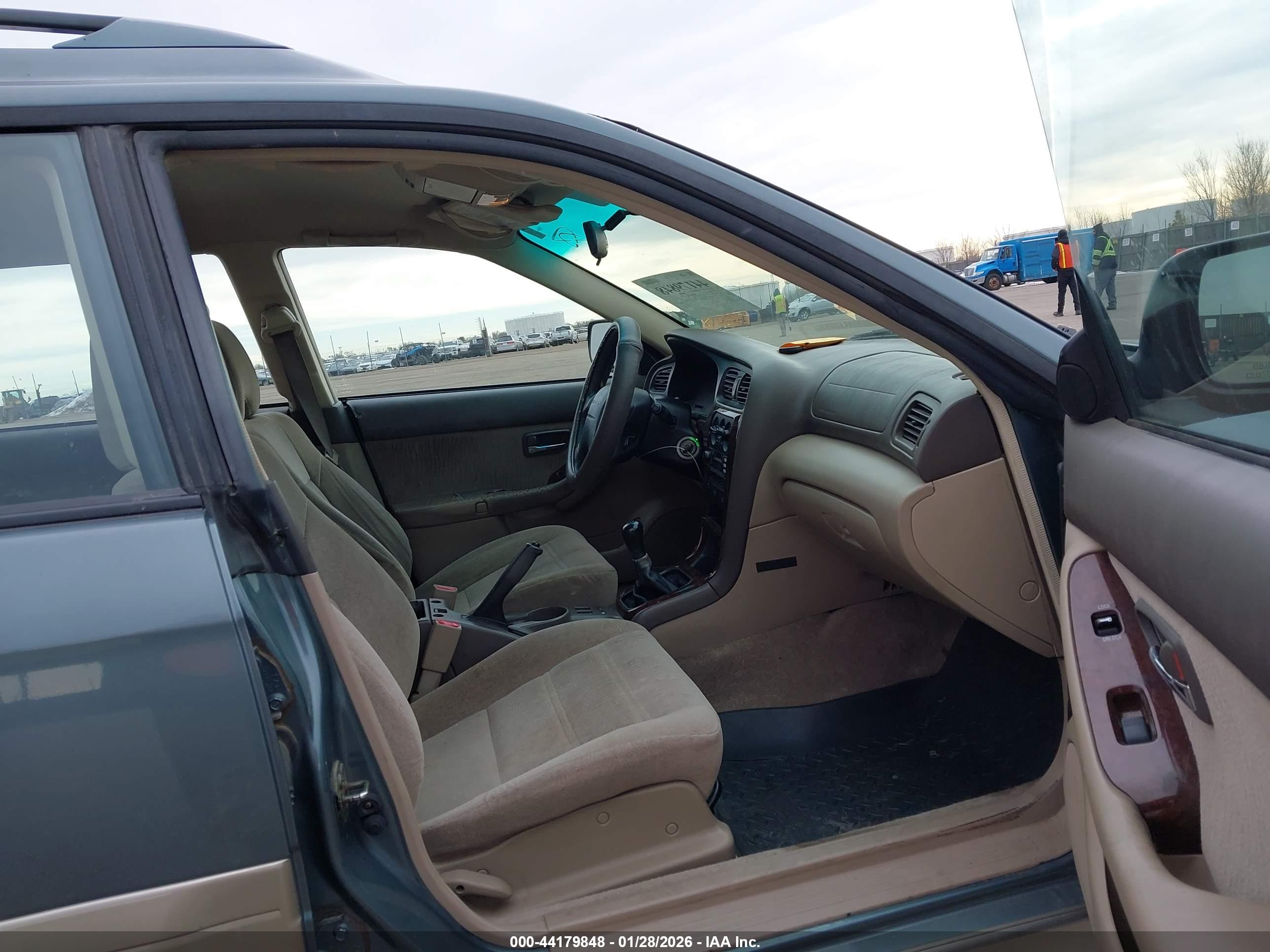 SUBARU OUTBACK image 5