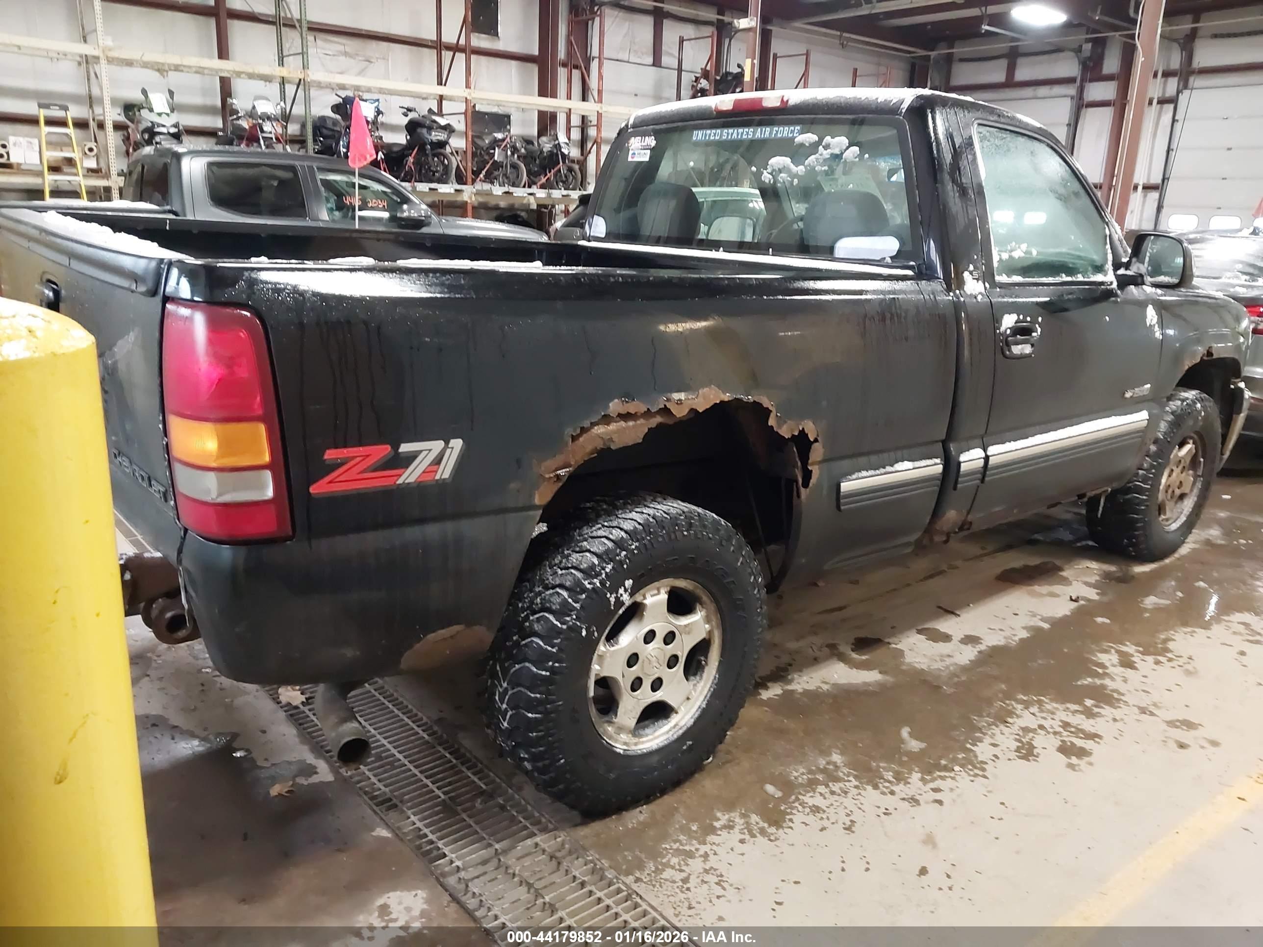 CHEVROLET SILVERADO image 4