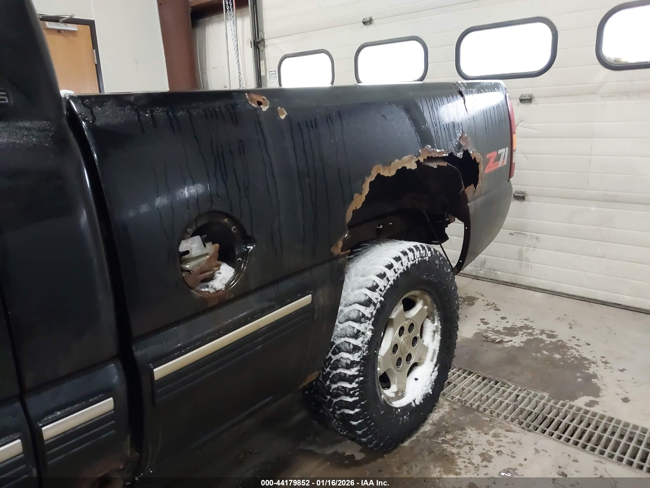 CHEVROLET SILVERADO image 6