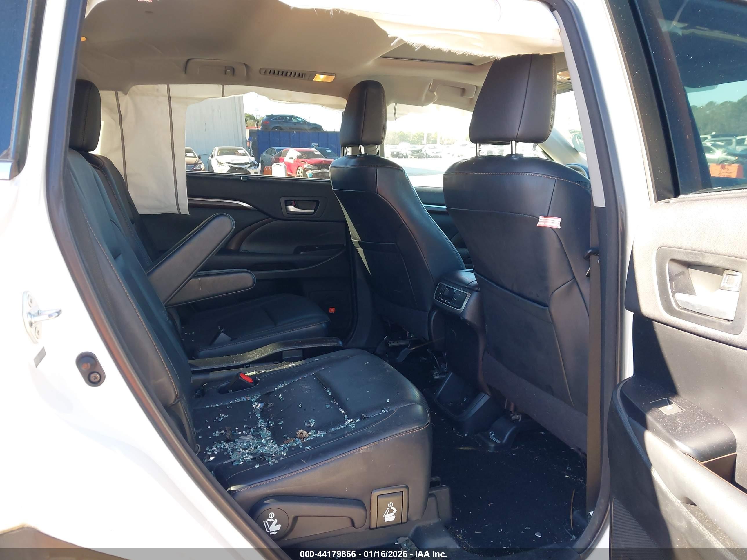 TOYOTA HIGHLANDER image 8