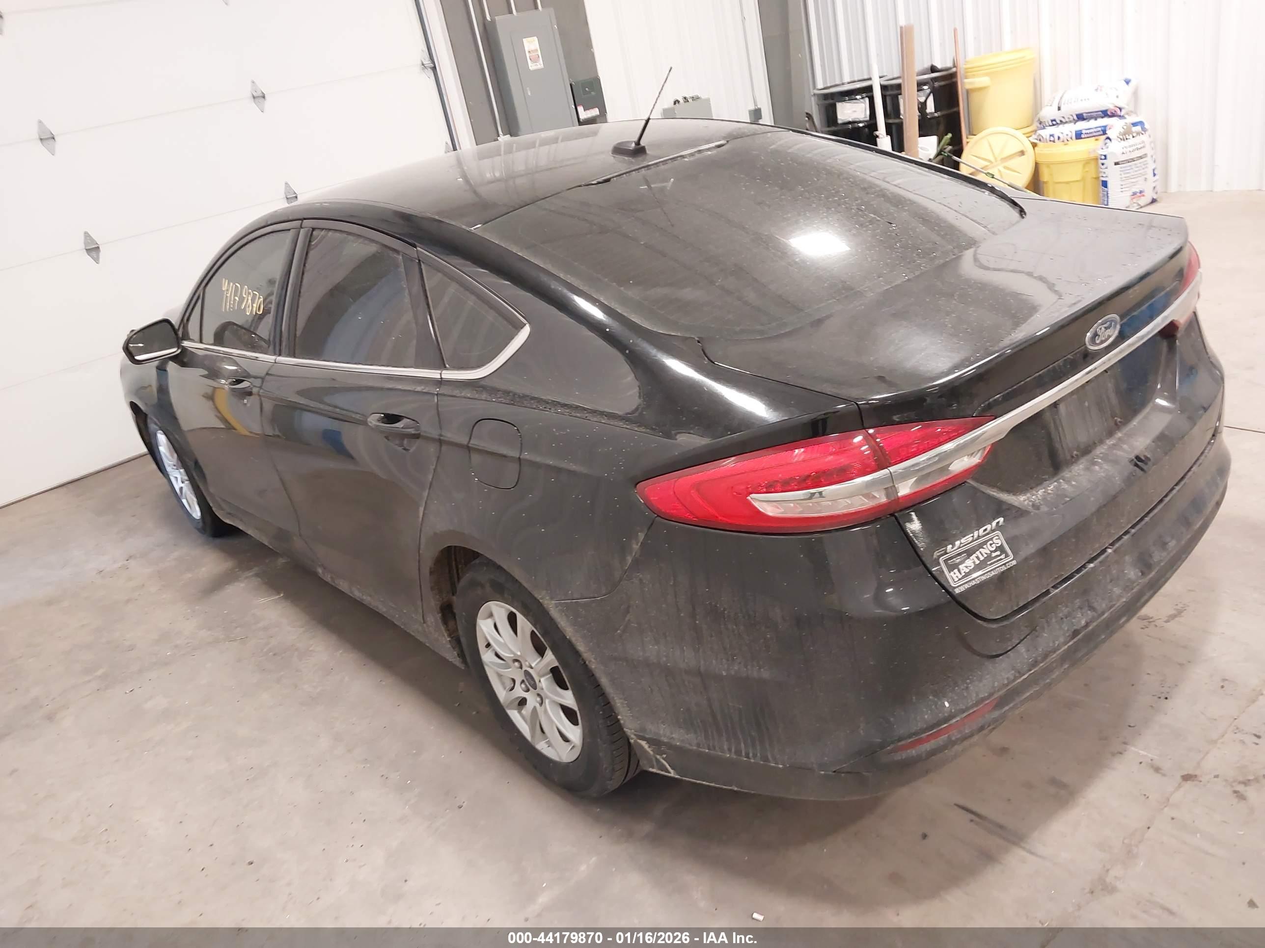 FORD FUSION image 3