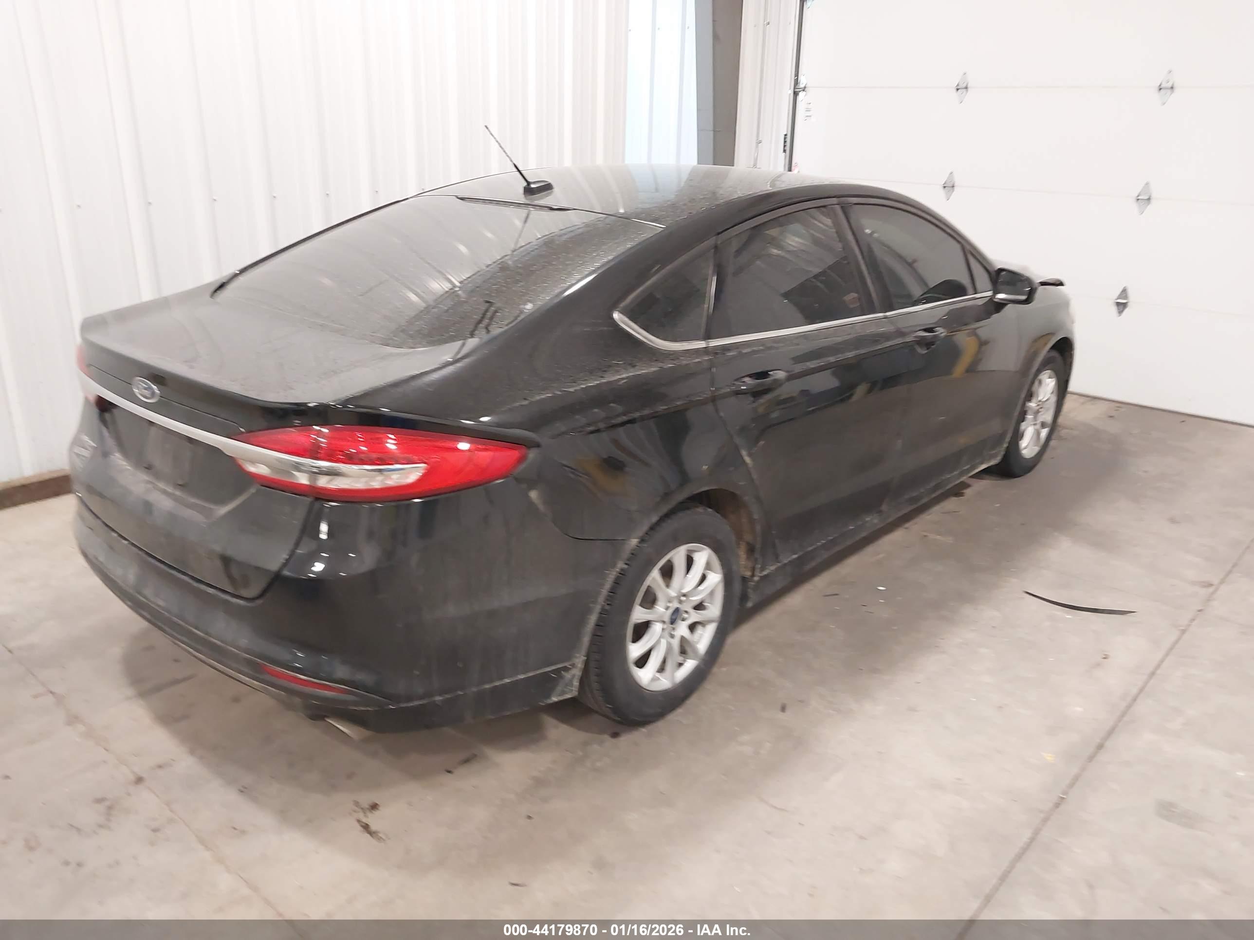 FORD FUSION image 4