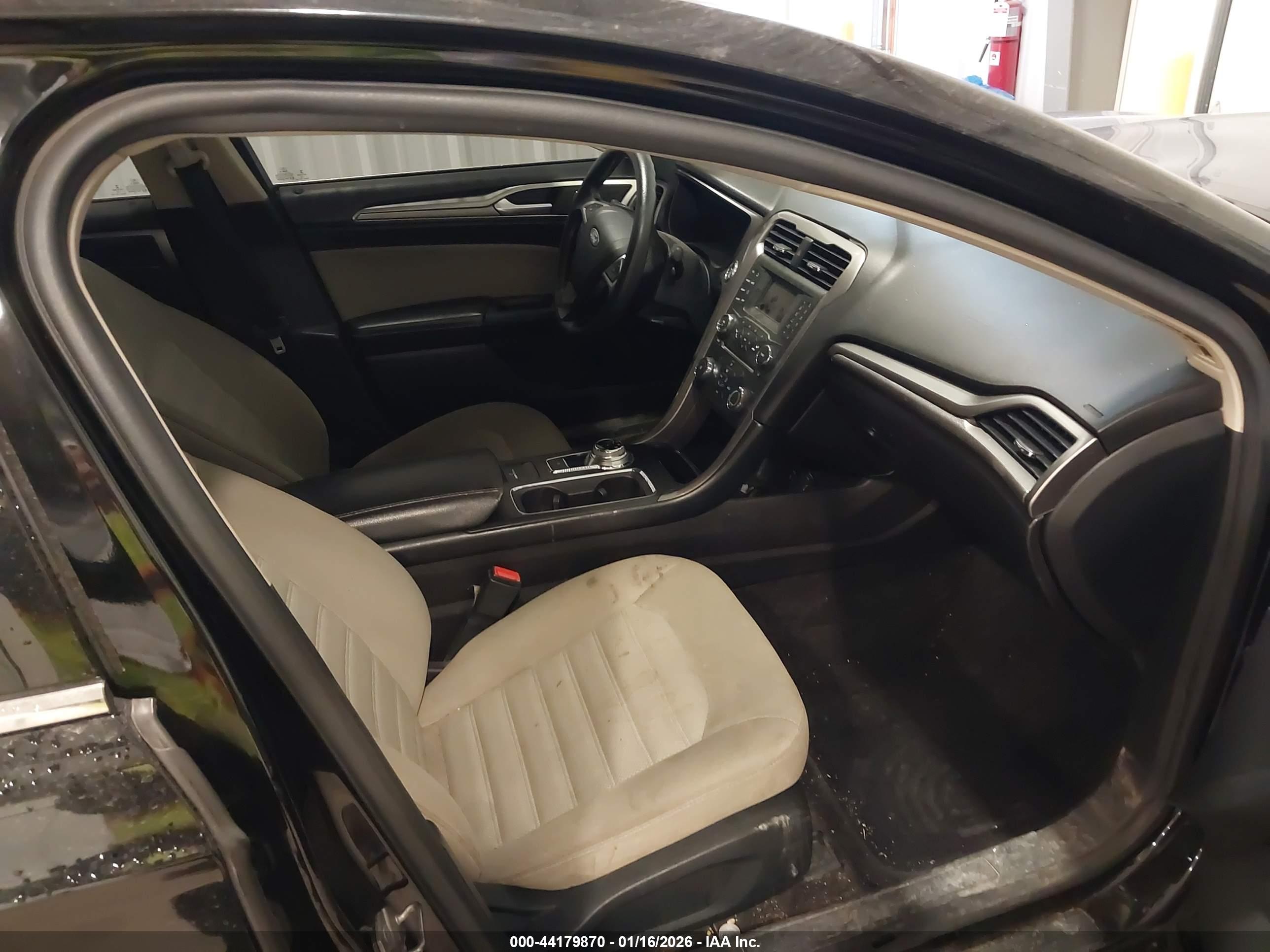 FORD FUSION image 5