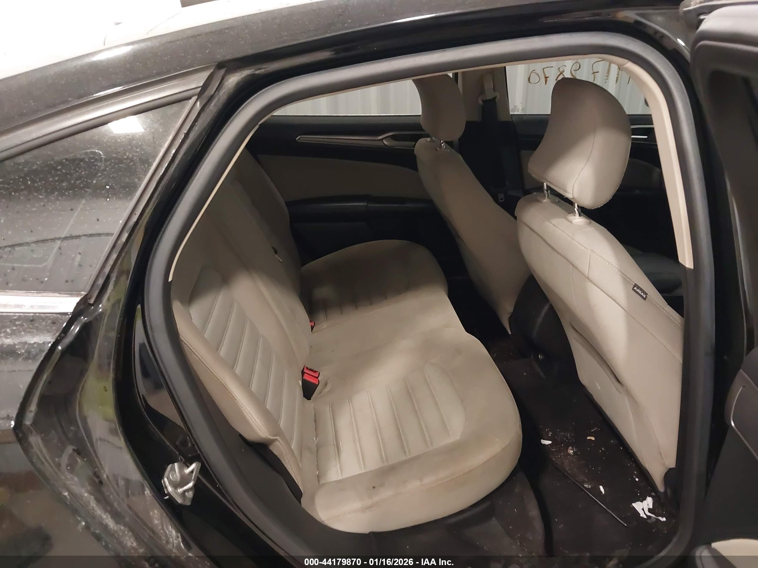 FORD FUSION image 8