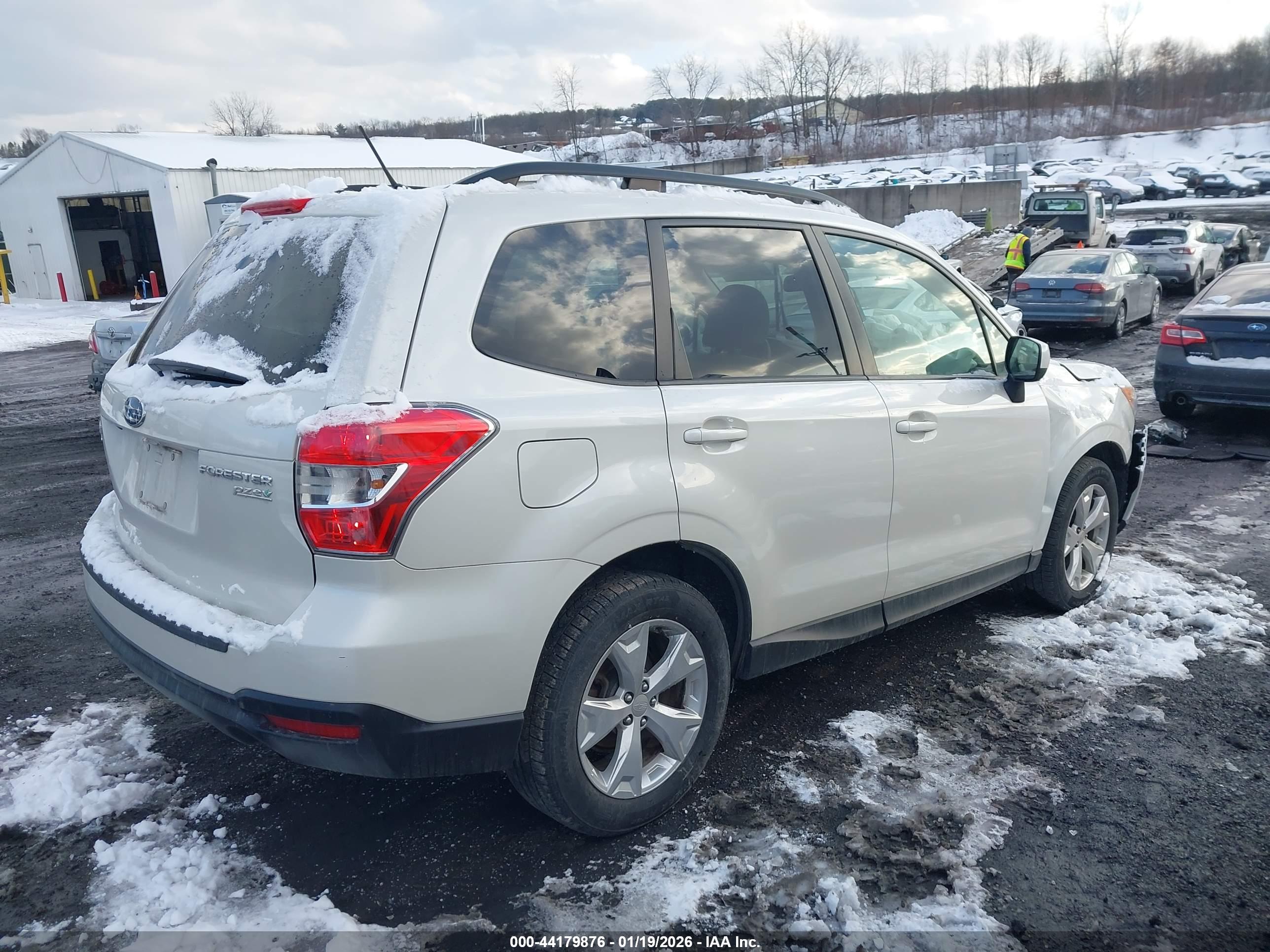 SUBARU FORESTER image 4
