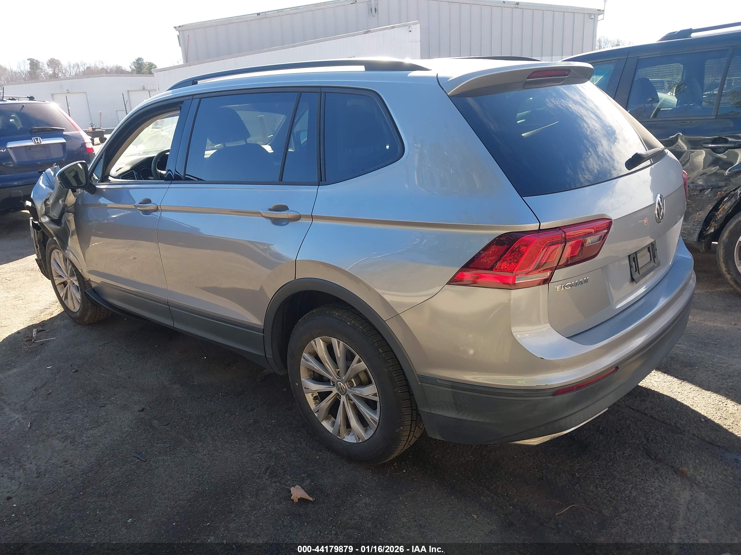 VOLKSWAGEN TIGUAN image 3