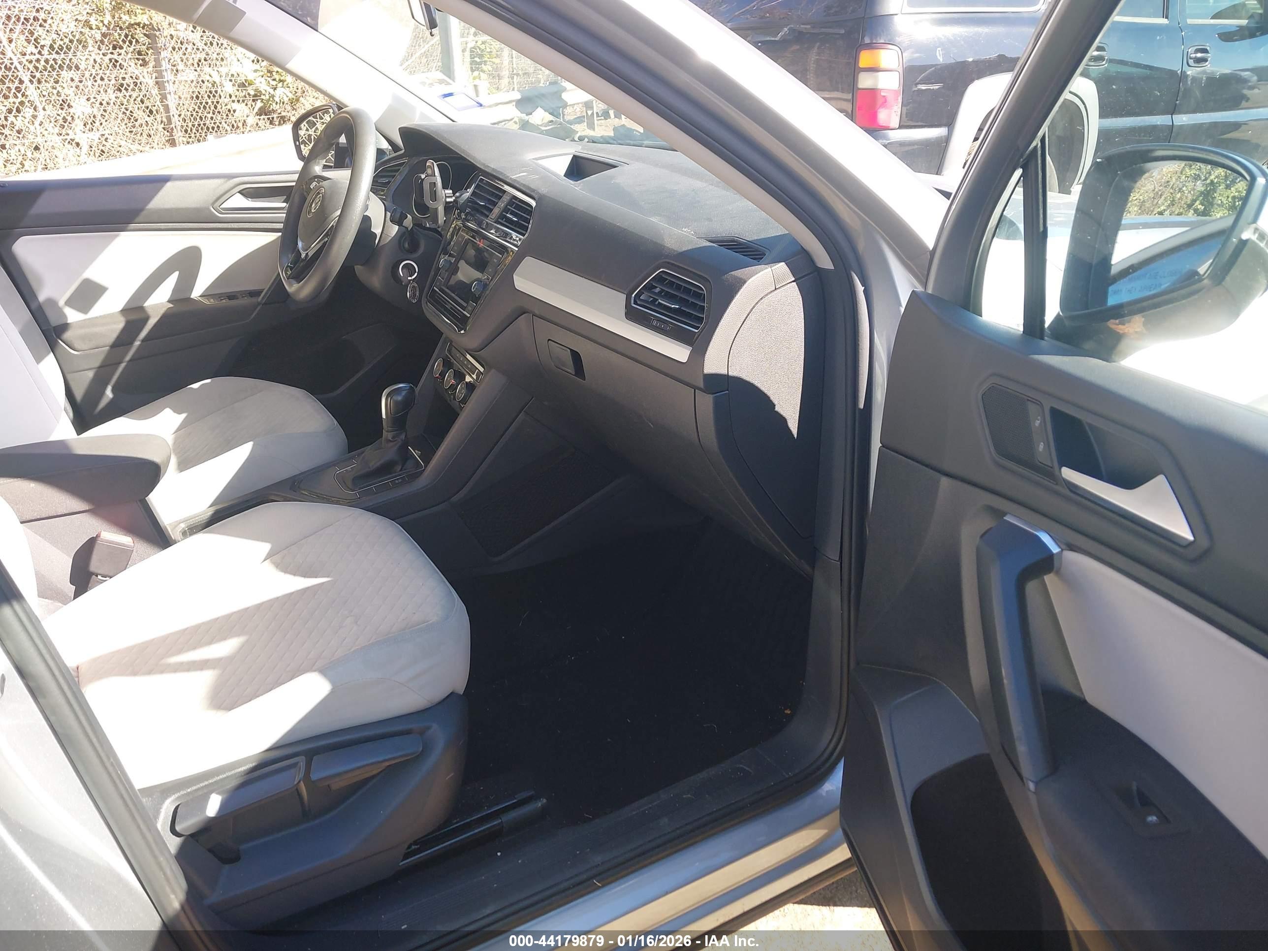 VOLKSWAGEN TIGUAN image 5