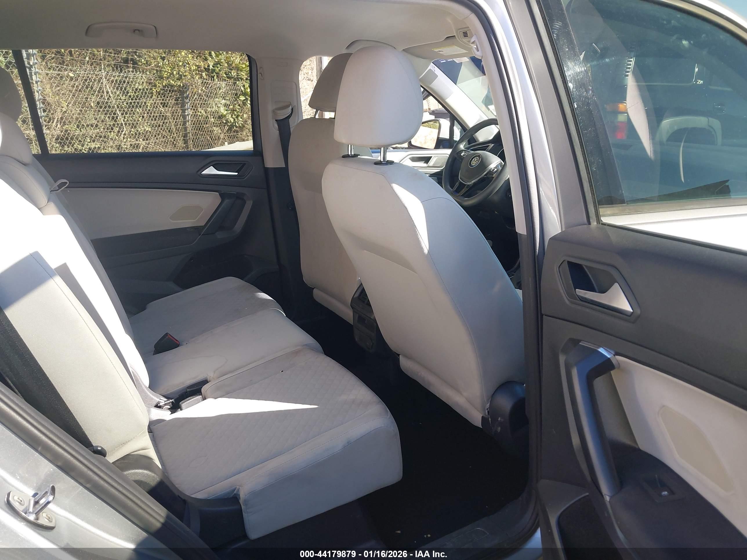 VOLKSWAGEN TIGUAN image 8