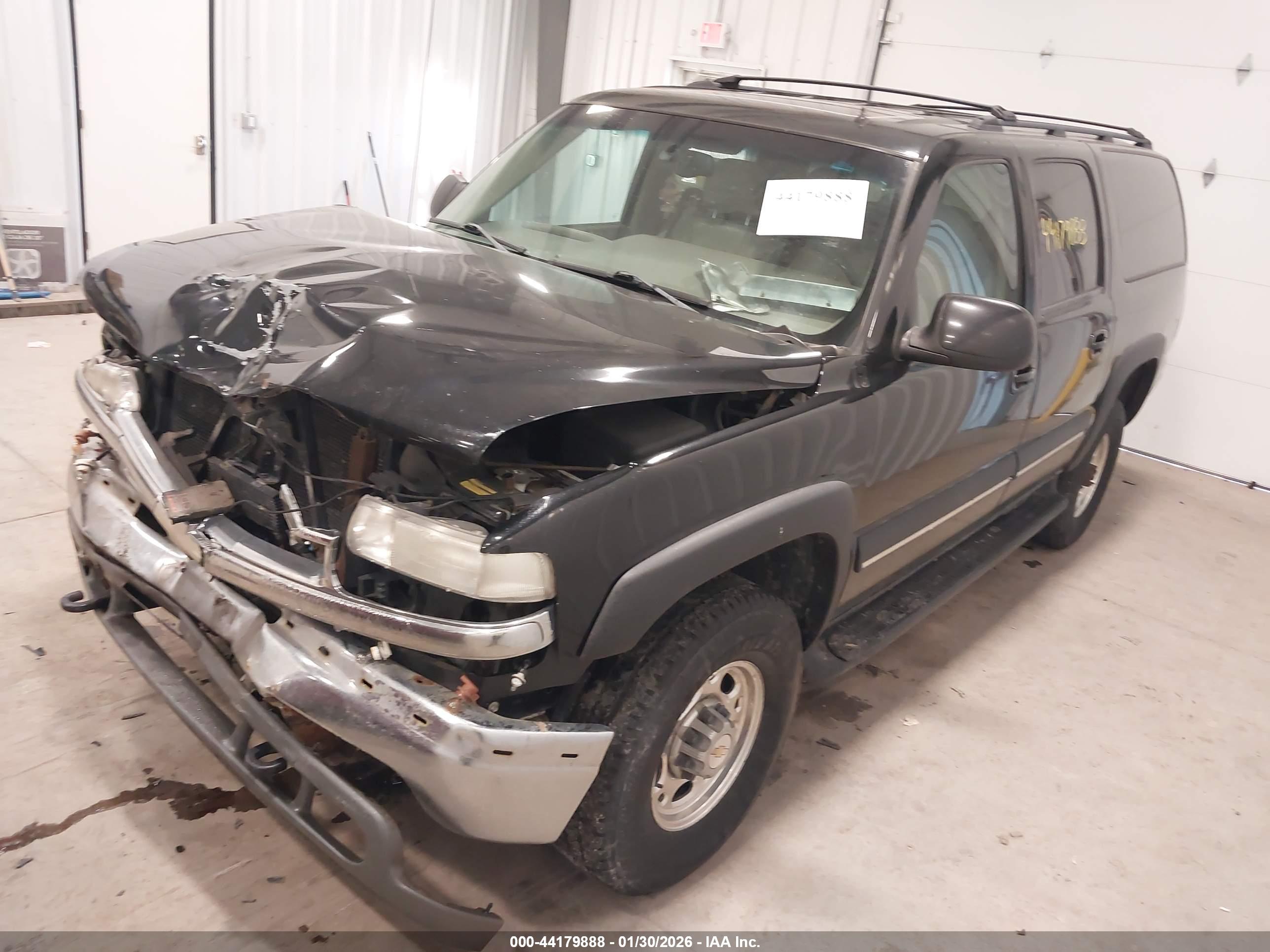 CHEVROLET SUBURBAN image 2