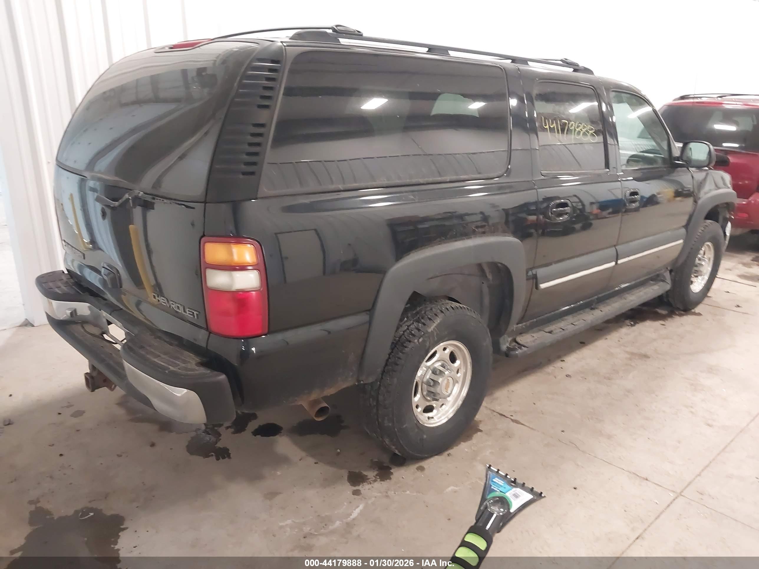 CHEVROLET SUBURBAN image 4
