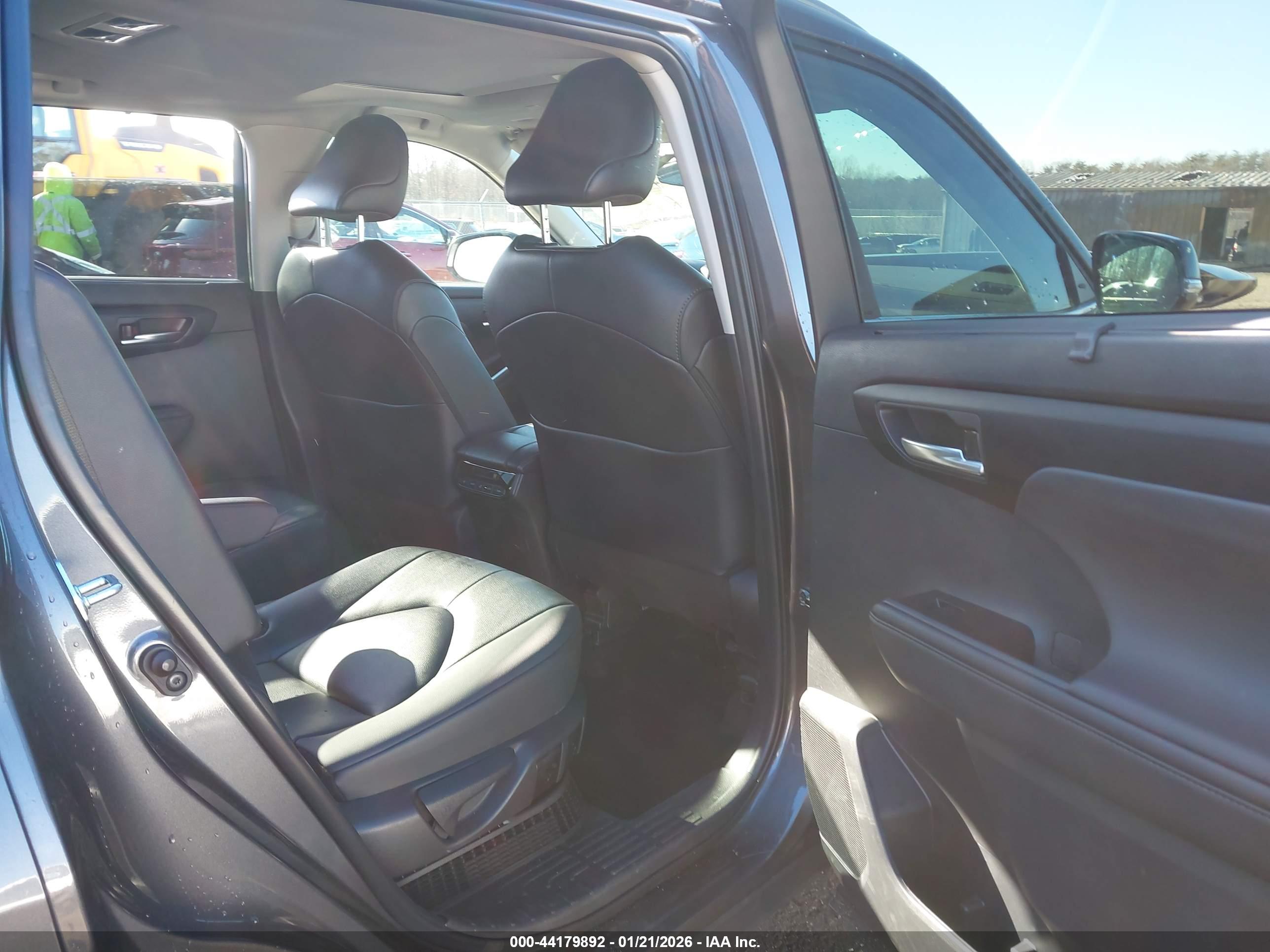 TOYOTA HIGHLANDER image 8