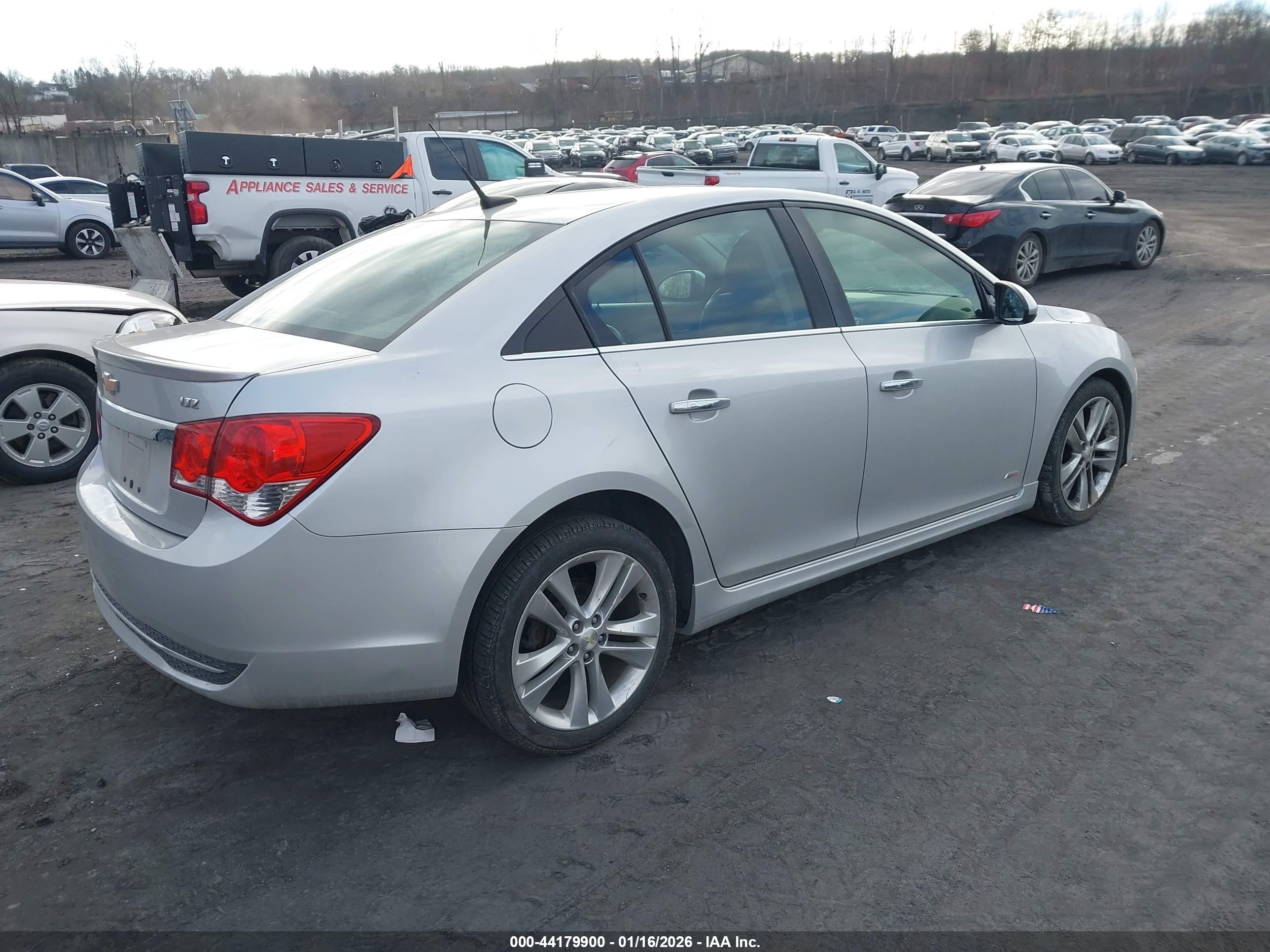 CHEVROLET CRUZE image 4